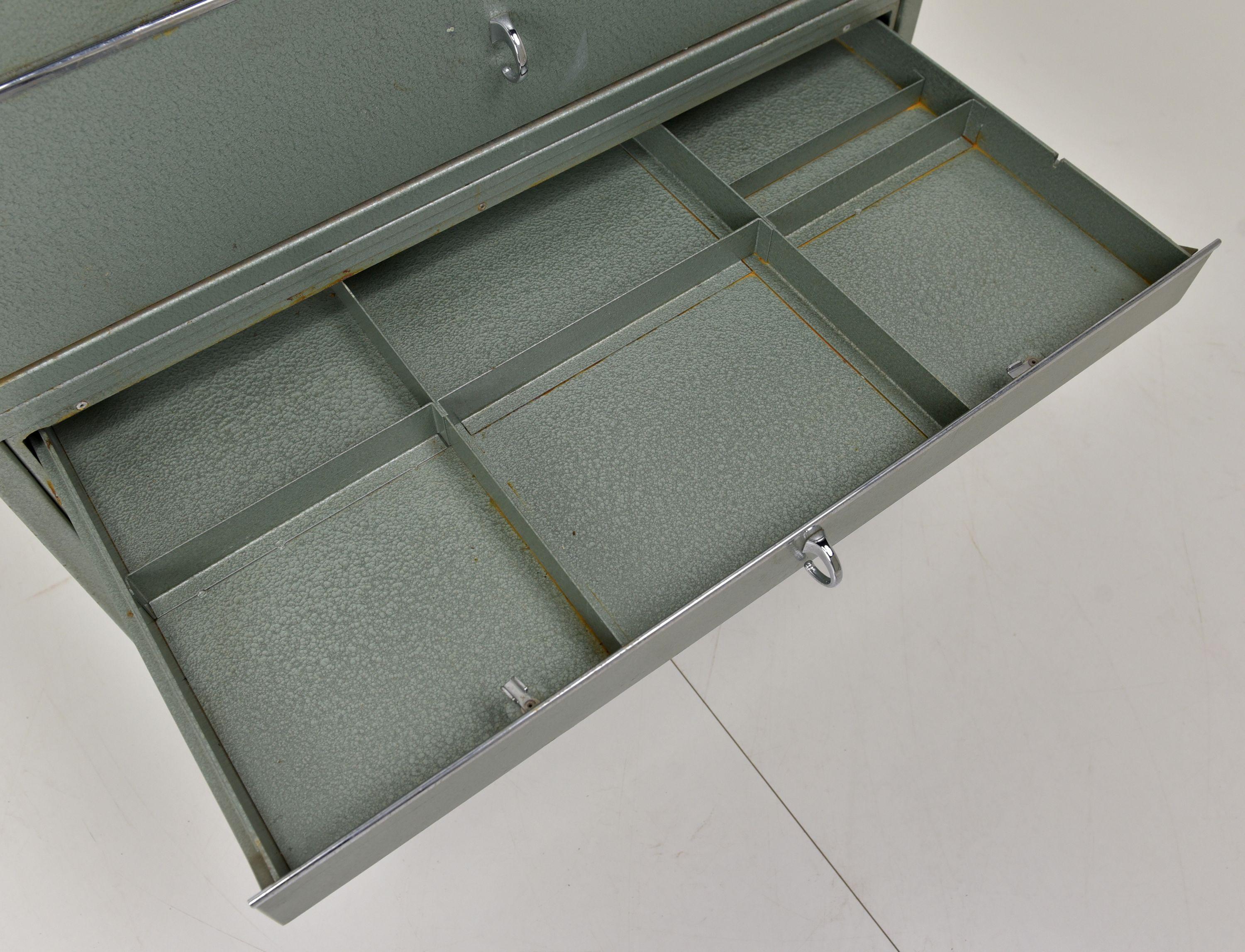 Portable Bundeswehr Doctor'S Cabinet / 2-Part Metal Cabinet, 1970 For Sale 2