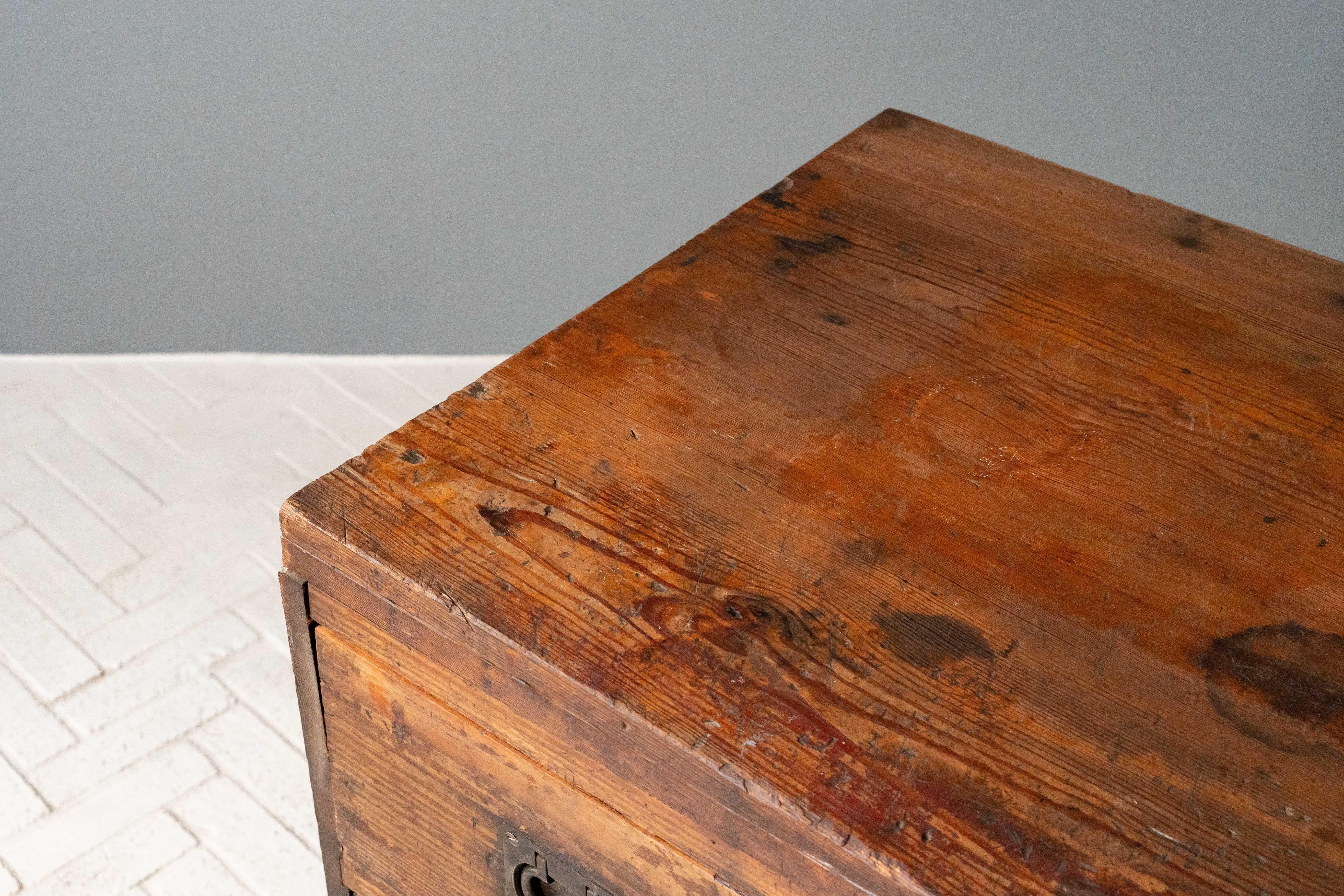 Portable Campaign Desk & Chest For Sale 6
