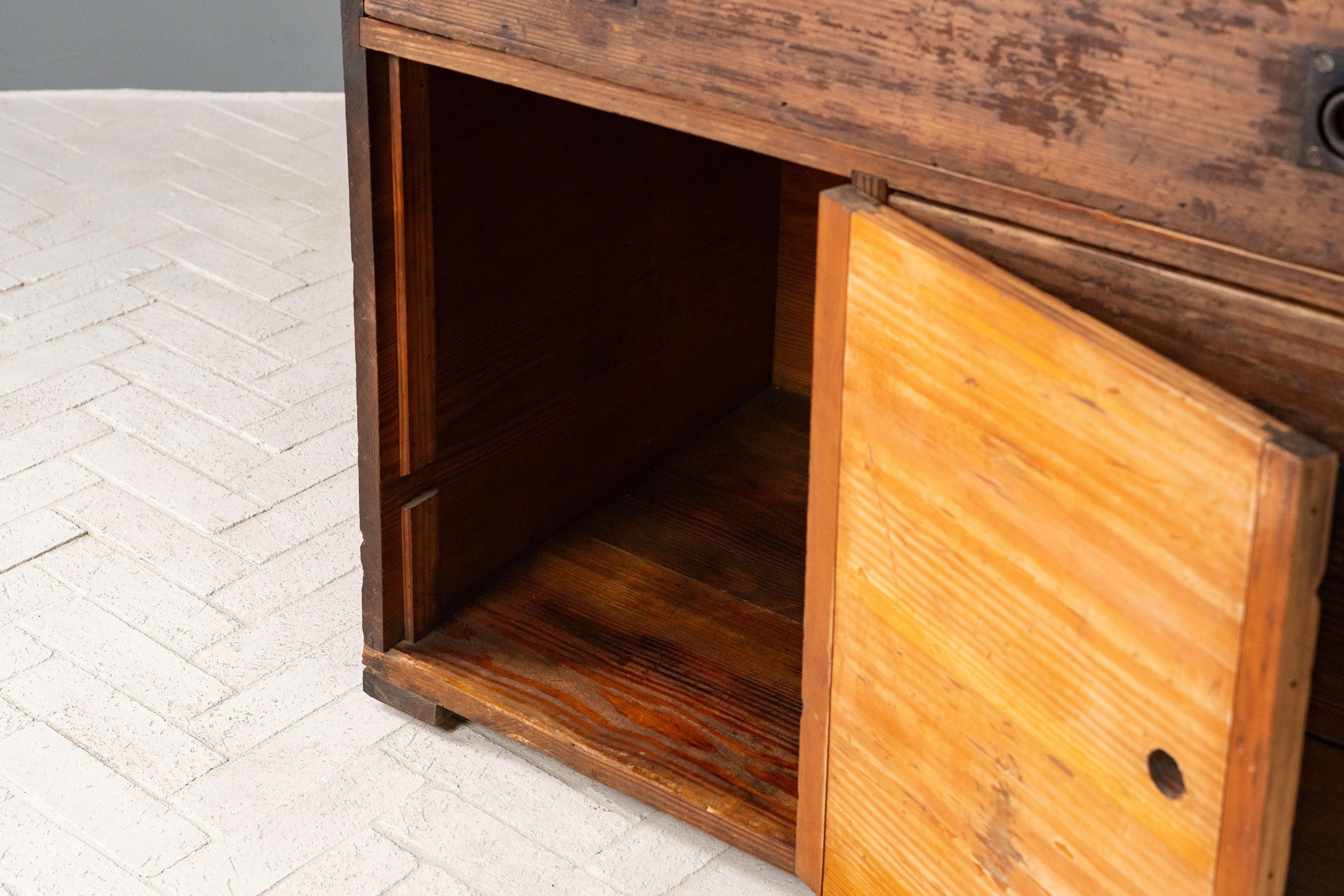 Portable Campaign Desk & Chest For Sale 10