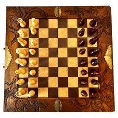 Schachbrett und Schachbrett mit ausziehbaren Aufbewahrungsschubladen