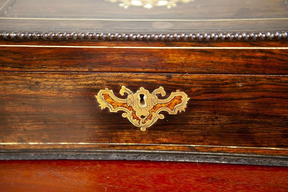 Richly Inlaid Portable Dressing Table from the 19th Century In Good Condition For Sale In Opole, PL