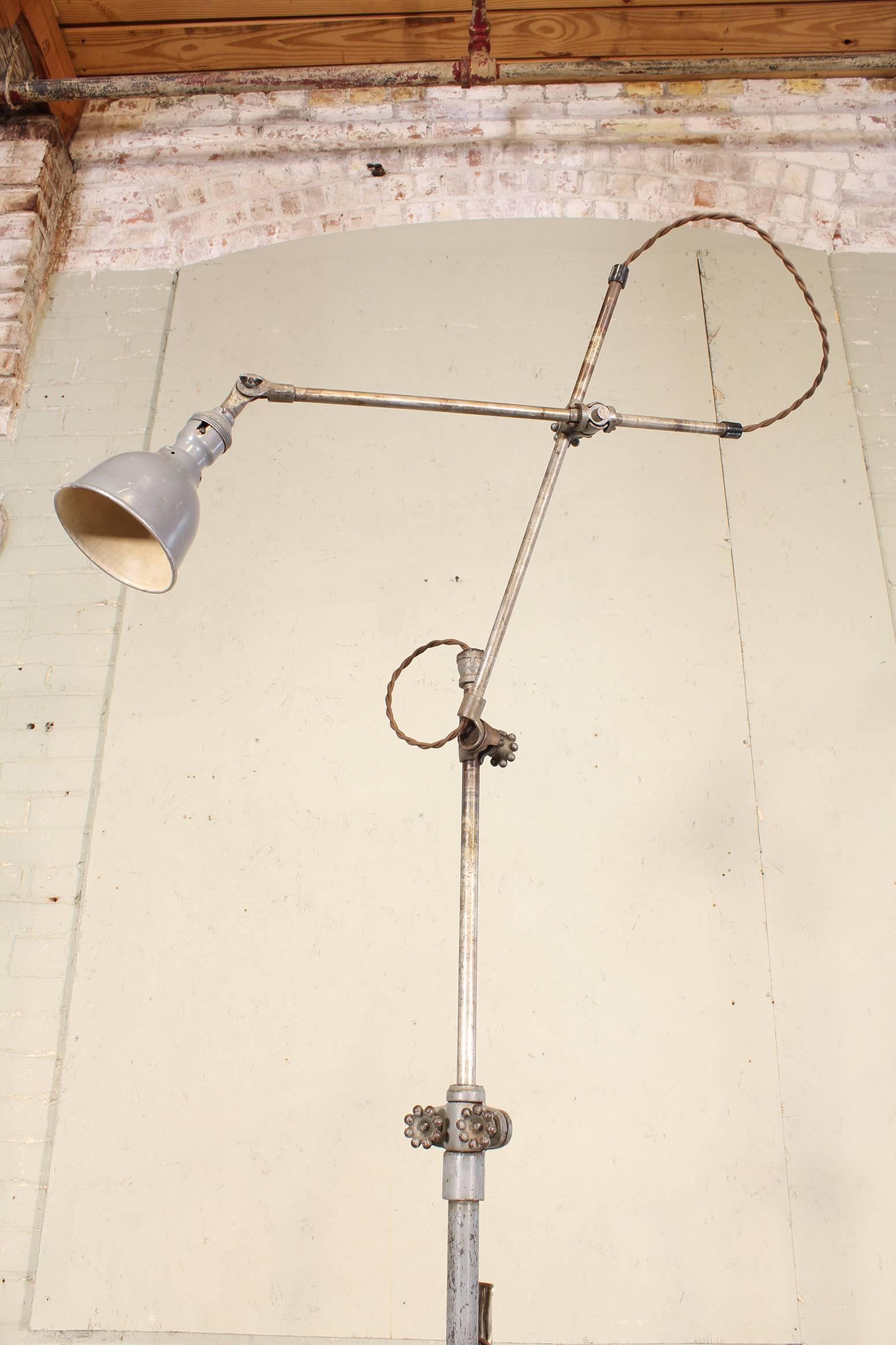Industrial Portable OC White Floor Task Reading Lamp Light with Three GP Base
