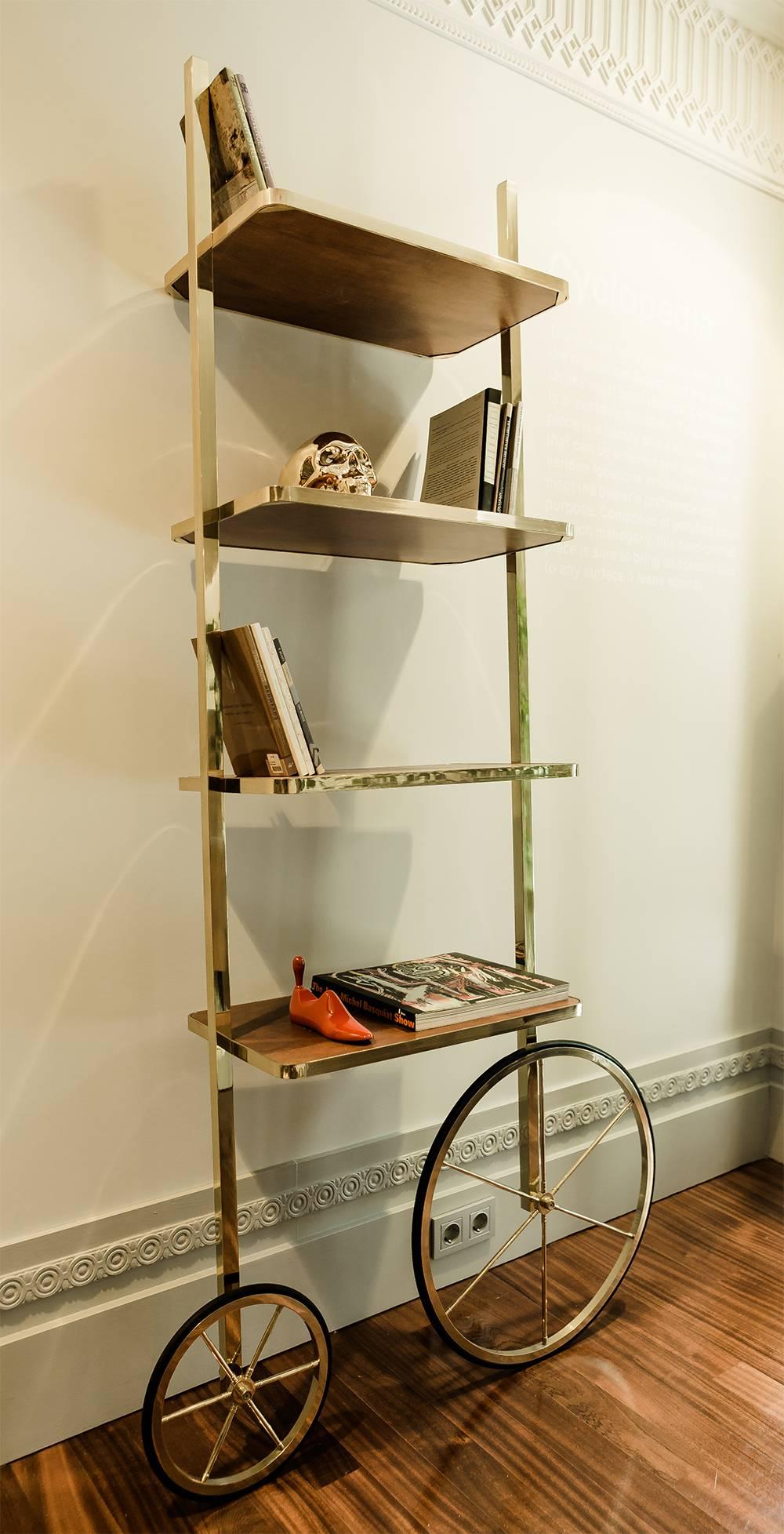 Portable Polished Brass and Mahogany Cyclopedia Bookshelf with Wheels In New Condition For Sale In New York, NY
