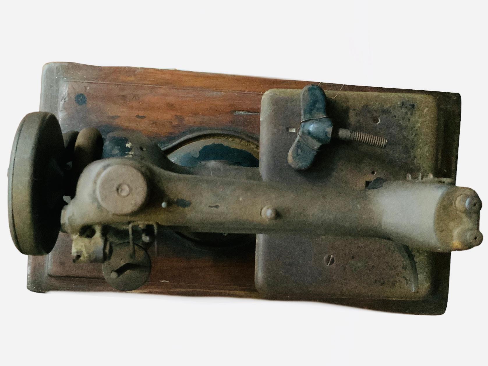 American Portable Singer Manufacturing Co. Sewing Machine Model 24-61