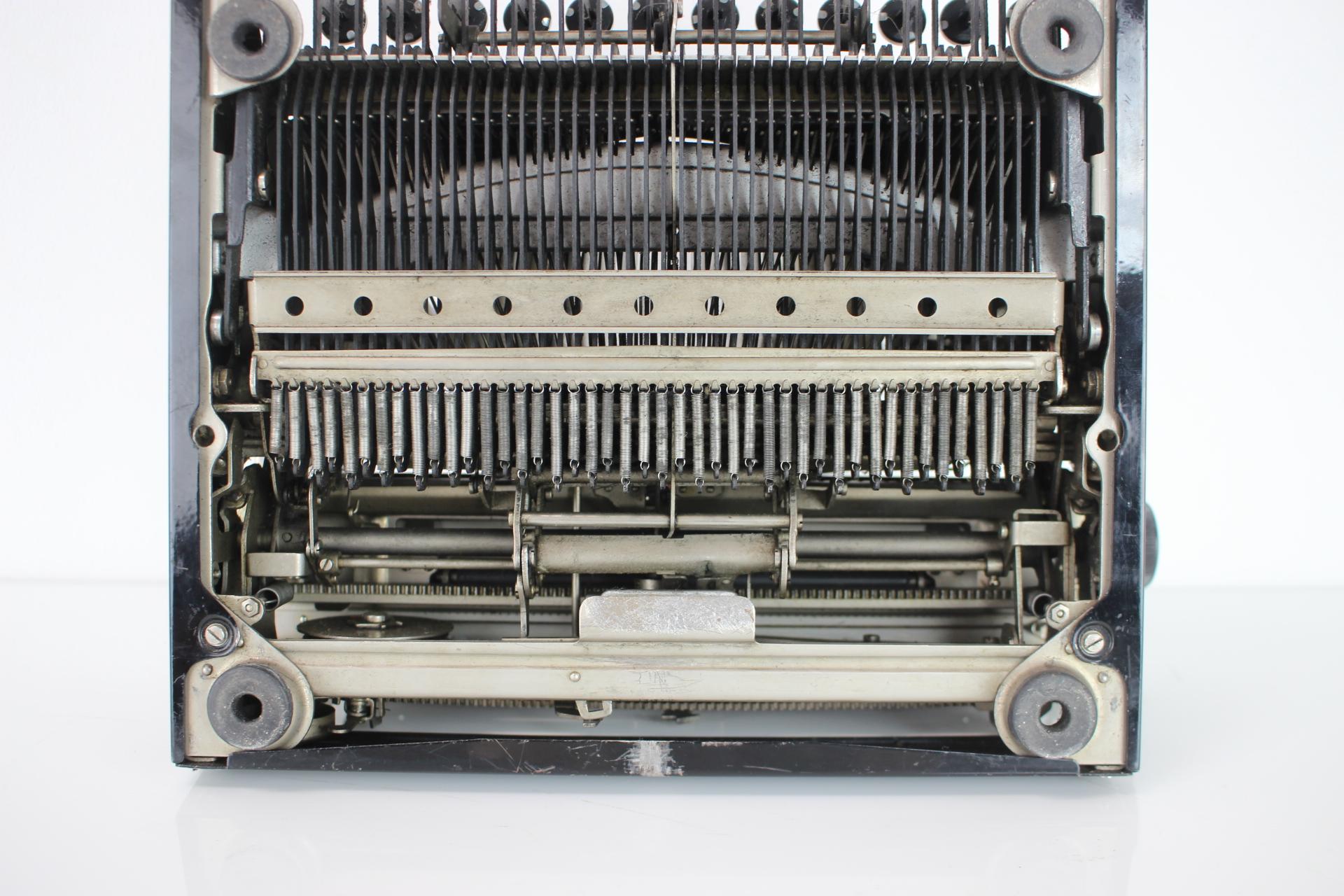 Portable Typewriter Continental 340, Germany 1937 For Sale 2