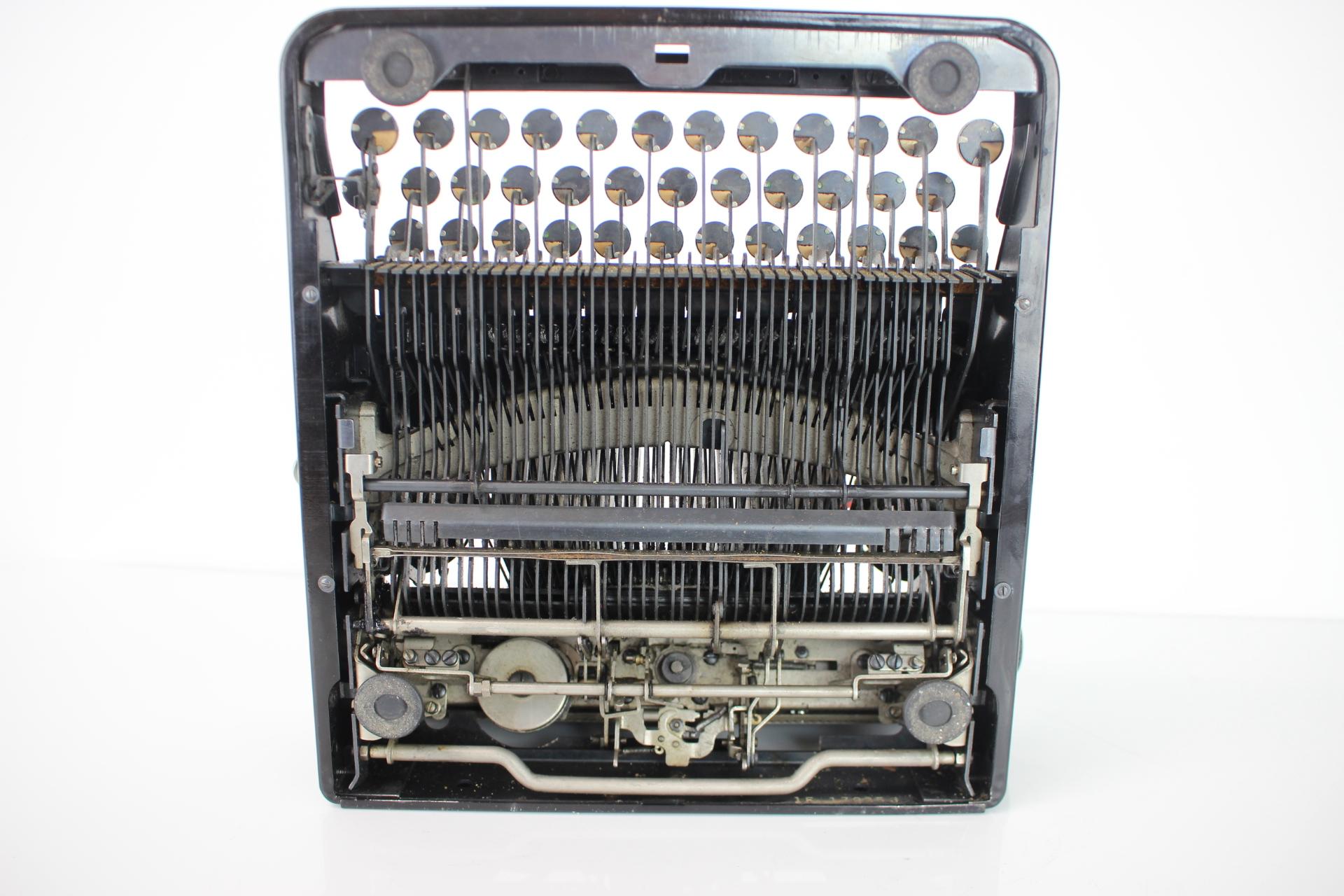 Metal Portable Typewriter Corona Junior, U.S.A. circa 1395 For Sale