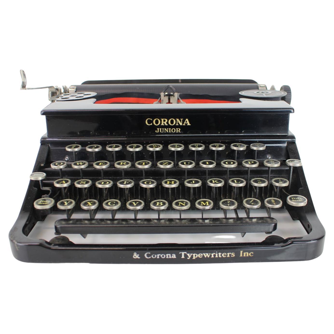 Portable Typewriter Corona Junior, U.S.A. circa 1395 For Sale