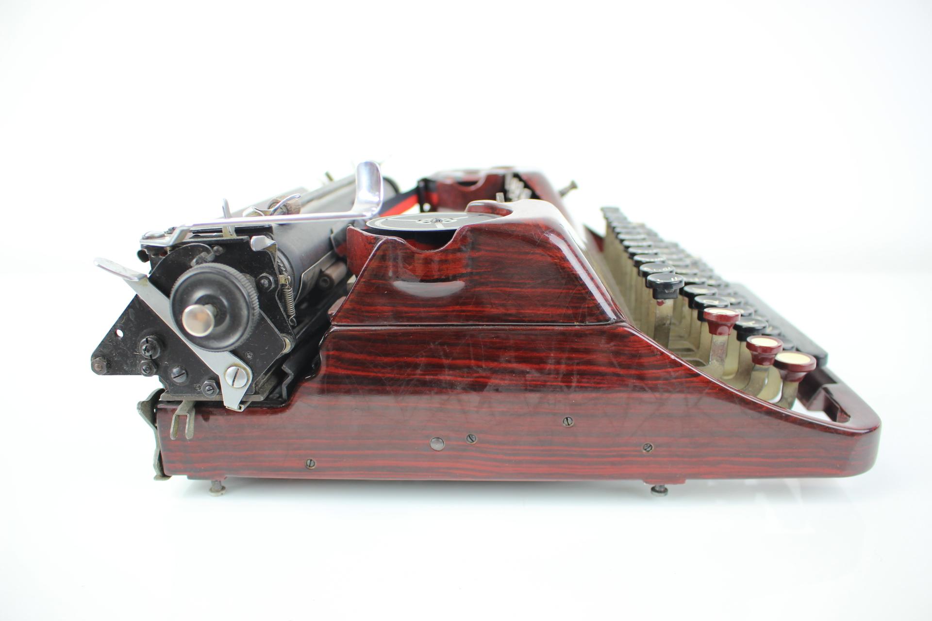 Portable Typewriter Rheinmetall / Borsig, Germany since 1931 In Good Condition In Praha, CZ