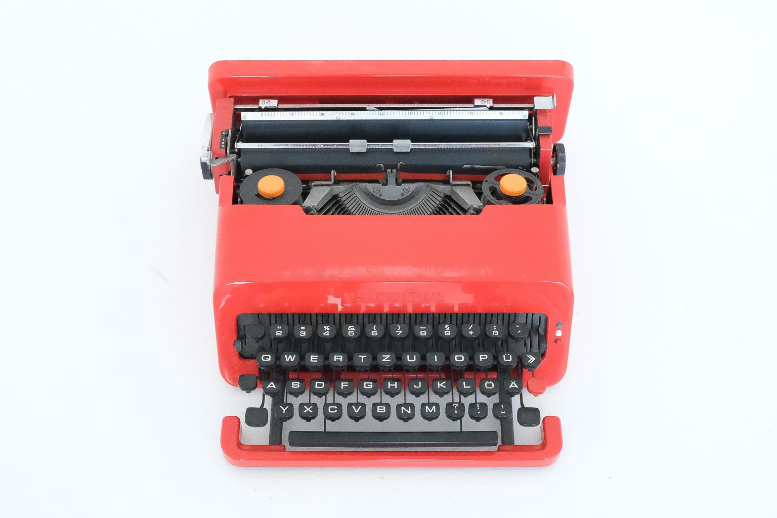 Portable typwriter valentine by Ettore Sottsass / Perry King for Olivetti For Sale 1