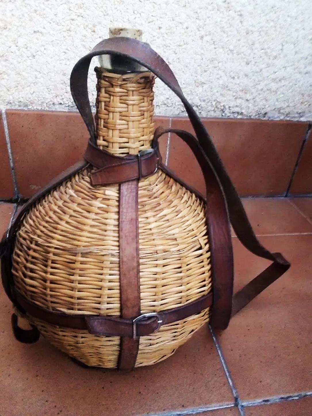 Uncommon portable wine bottle cooler. Glass, wicker and leather, Spain early 20th century, 1930 or early.

By having the glass interior, it can be used, very good conditions

 Canteen or portable carafe to carry wine
grated with glass or