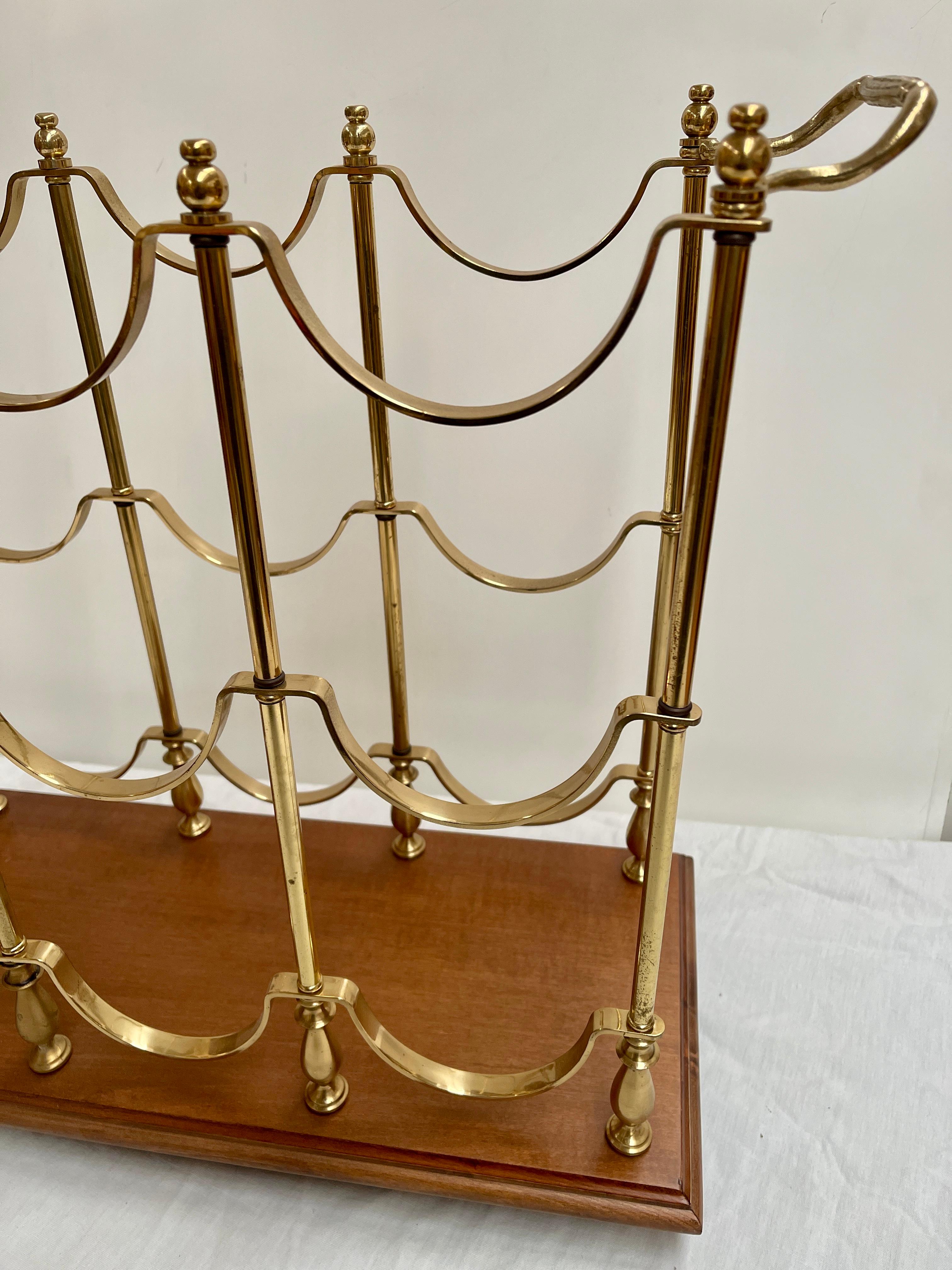 Portabottiglie in ottone e legno per anni '60 per 9 bottiglie italiano In condizioni buone in vendita a Cantù, IT