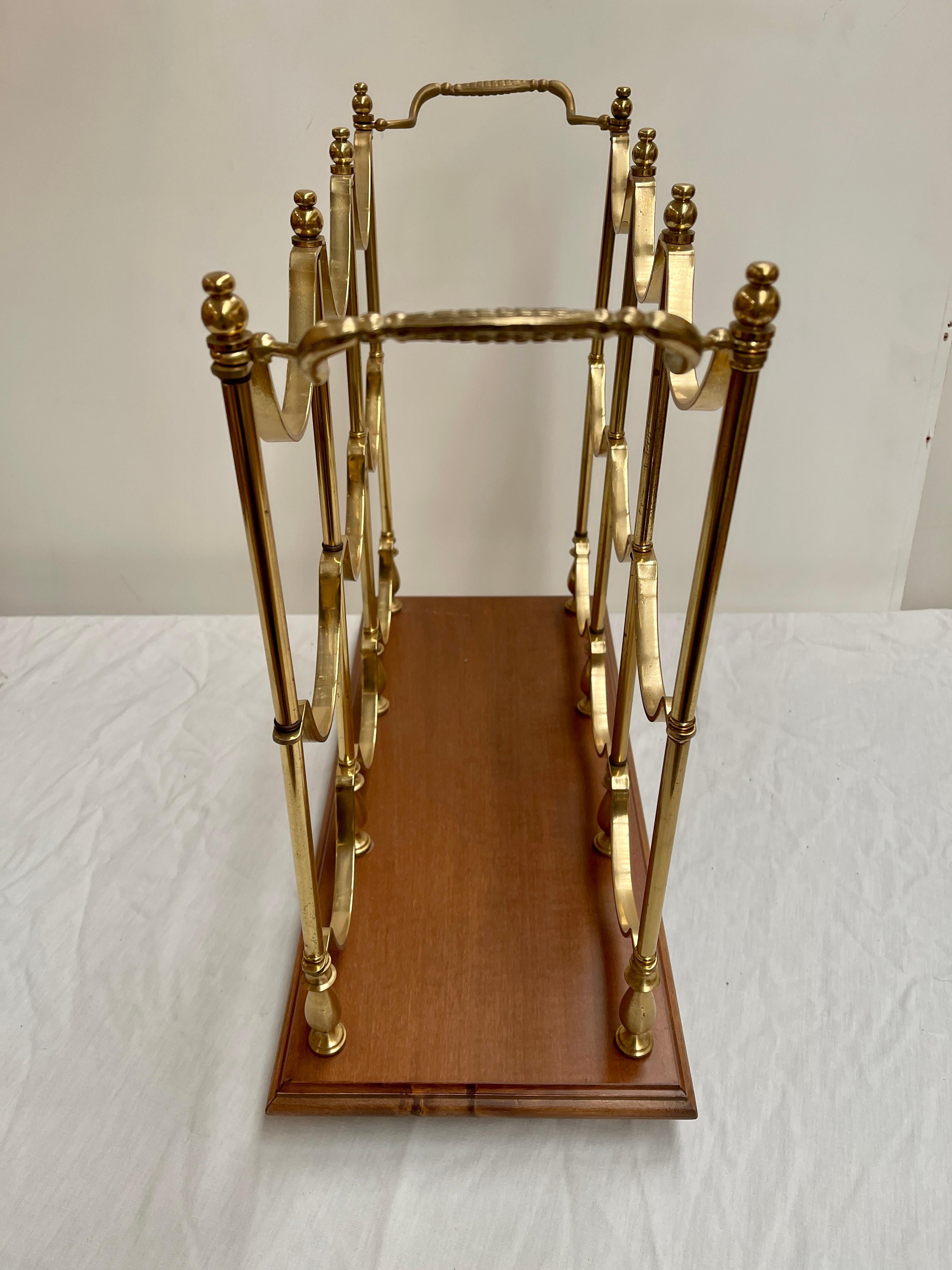 Portabottiglie in ottone e legno per anni '60 per 9 bottiglie italiano in vendita 2