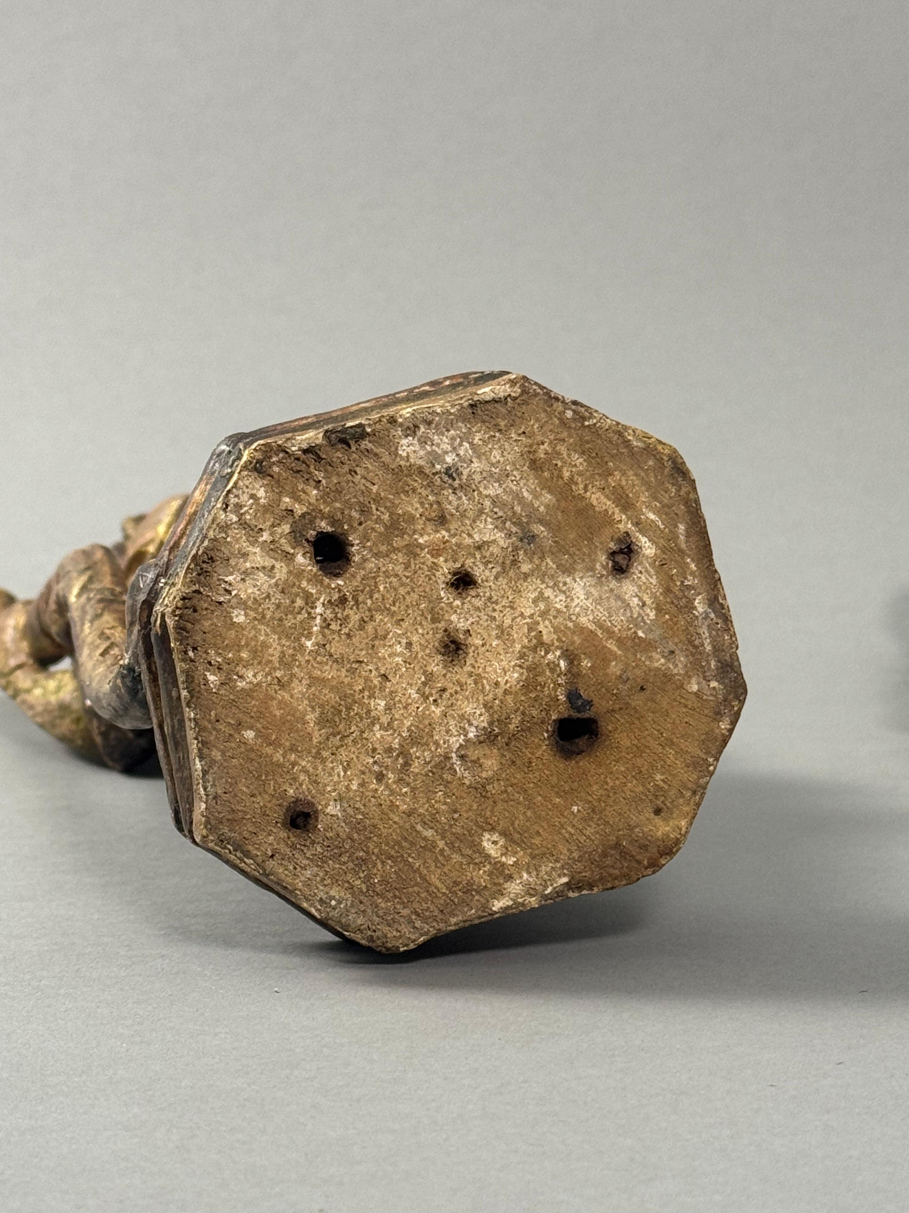 Portacandele in legno dorato con tracce di policromia - Italia fine XVII secolo For Sale 6