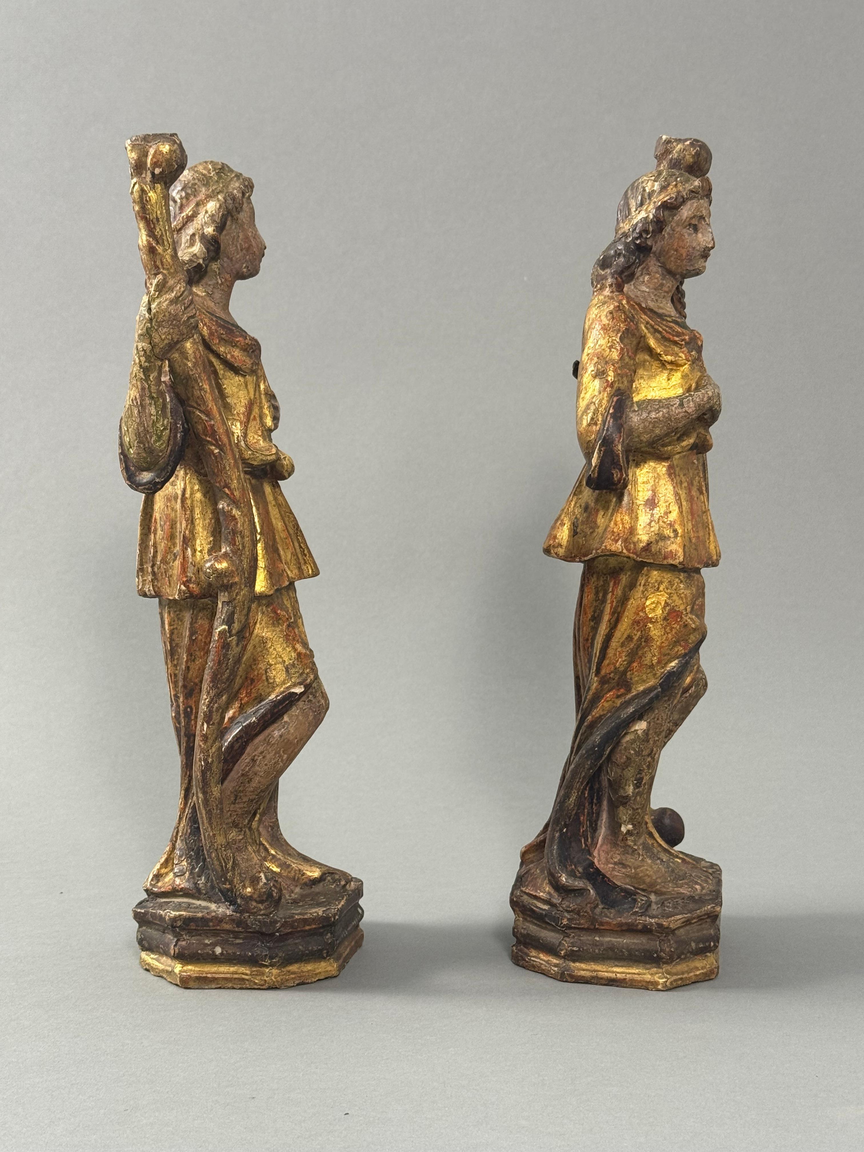 Portacandele in legno dorato con tracce di policromia - Italia fine XVII secolo For Sale 2