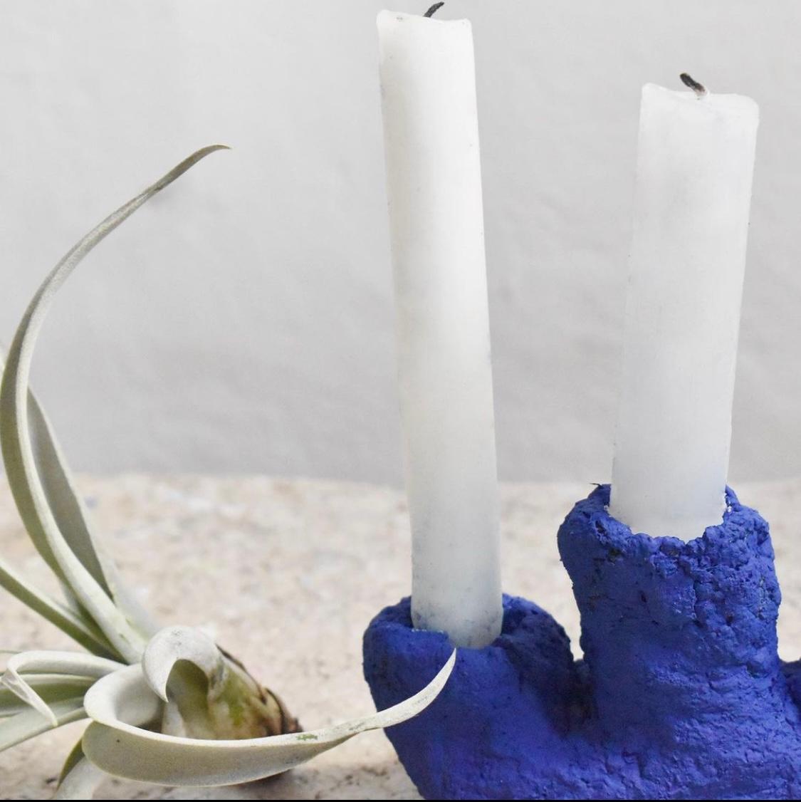 The Alcyonacea candle holder is perfect for adding a touch of elegance and sustainability to your home. Handcrafted with recycled paper, this unique piece evokes the beauty of marine corals with its organic shapes and intricate details, making it a