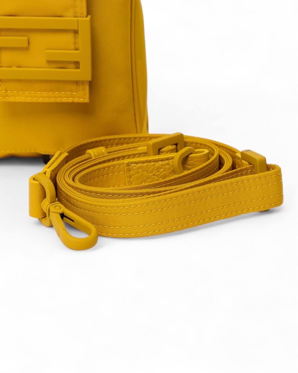 Portacellulare Fendi Nylon FF Giallo In New Condition For Sale In Torre Del Greco, IT