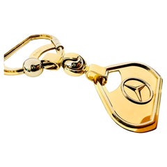 Llavero Mercedes de oro amarillo y blanco de 18 quilates - Elegancia y prestigio