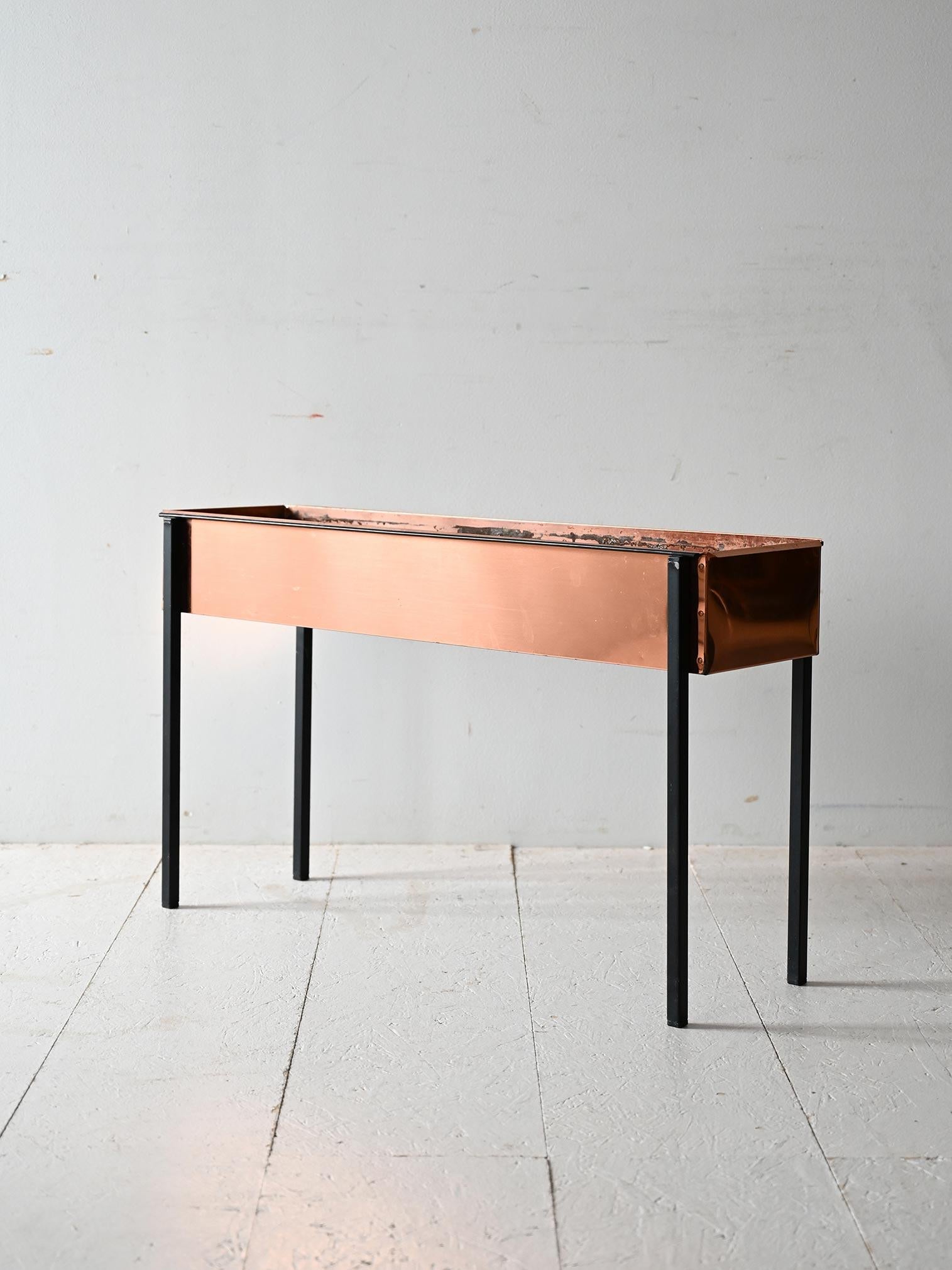 Scandinavian Porte-fleurs scandinave en cuivre et métal des années 1960 en vente