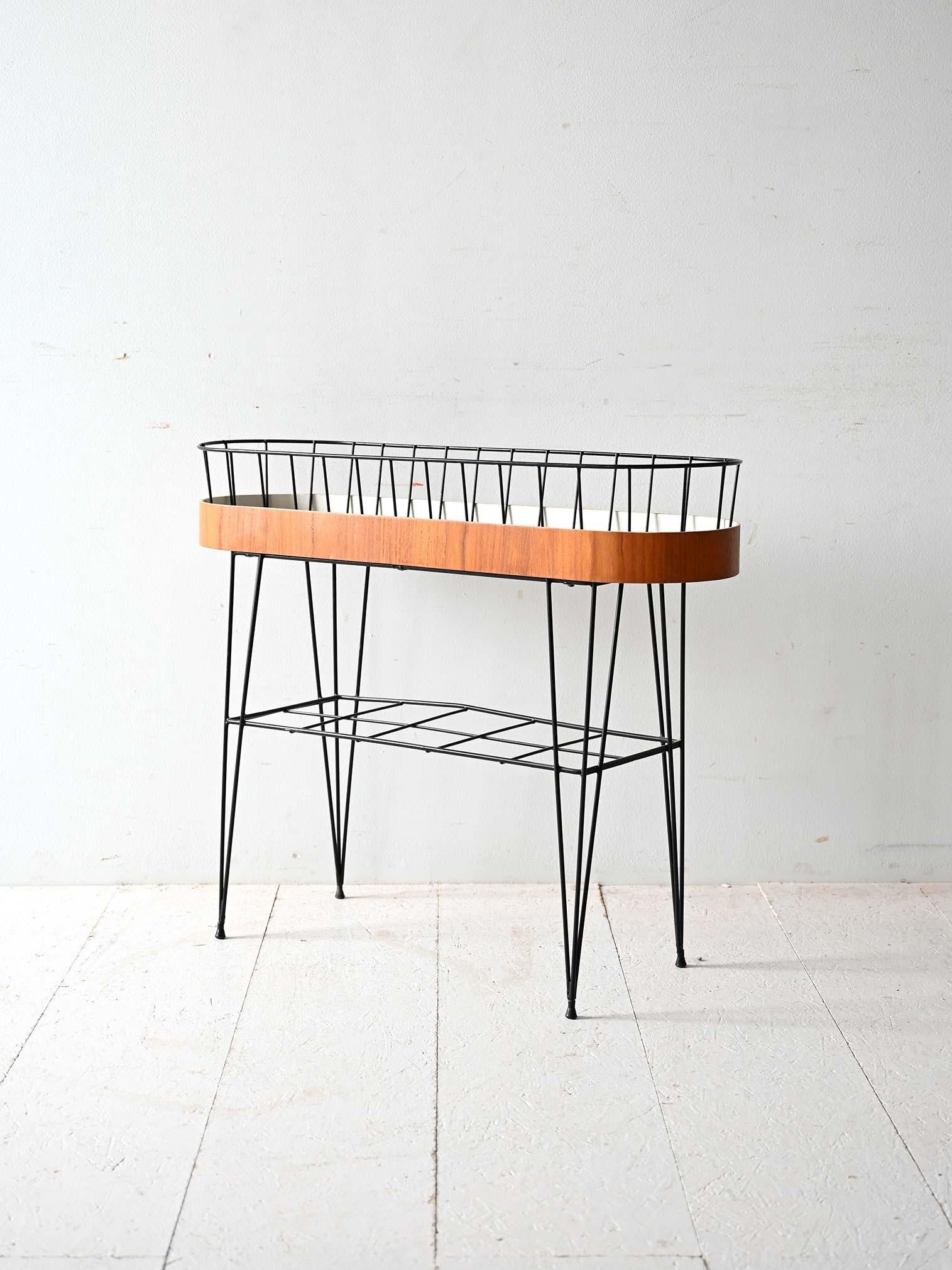 Skandinavischer Blumenständer aus Teakholz und Metall, 1960er Jahre (Scandinavian) im Angebot