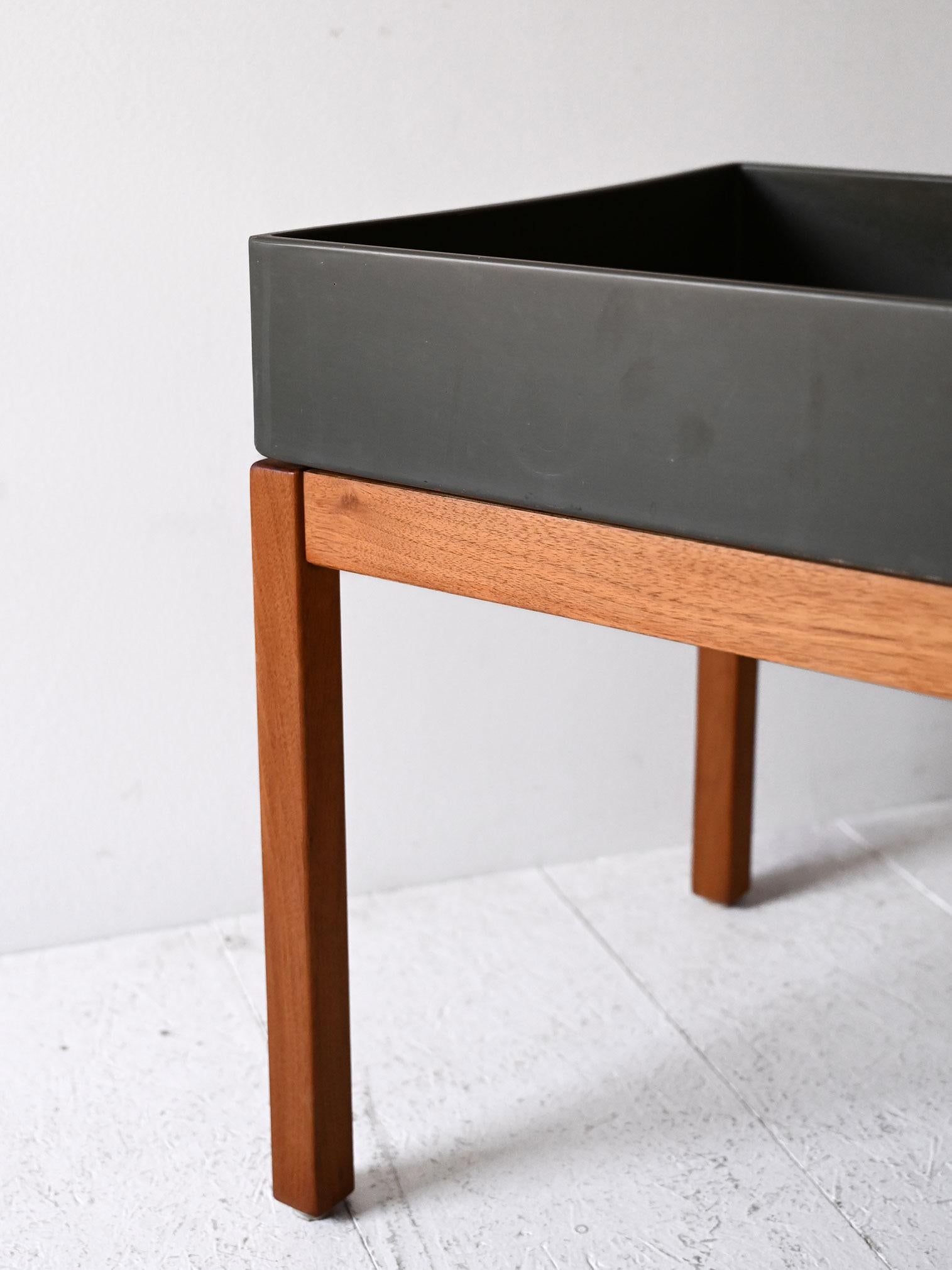 Plastic Portafiori scandinavo vintage in teak anni ’60 For Sale