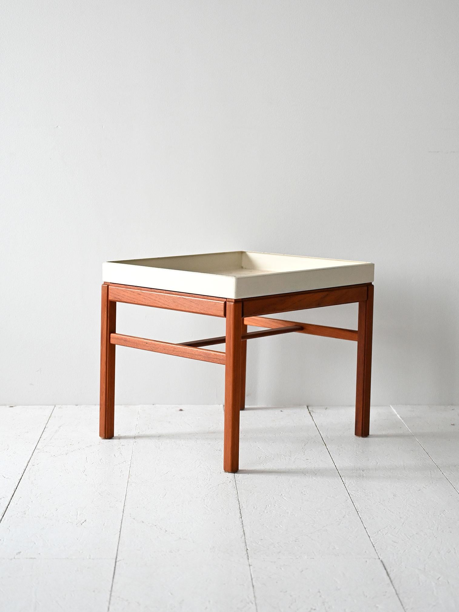 Vintage Blumenständer aus skandinavischem Teakholz und Metall (Skandinavische Moderne) im Angebot