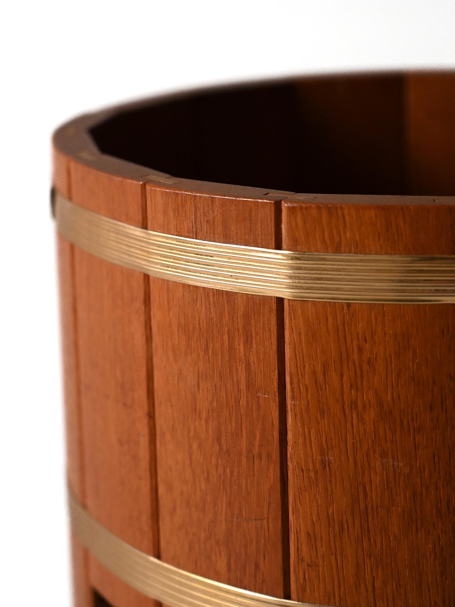 Scandinavian Portafiori scandinavo vintage in teak e ottone For Sale