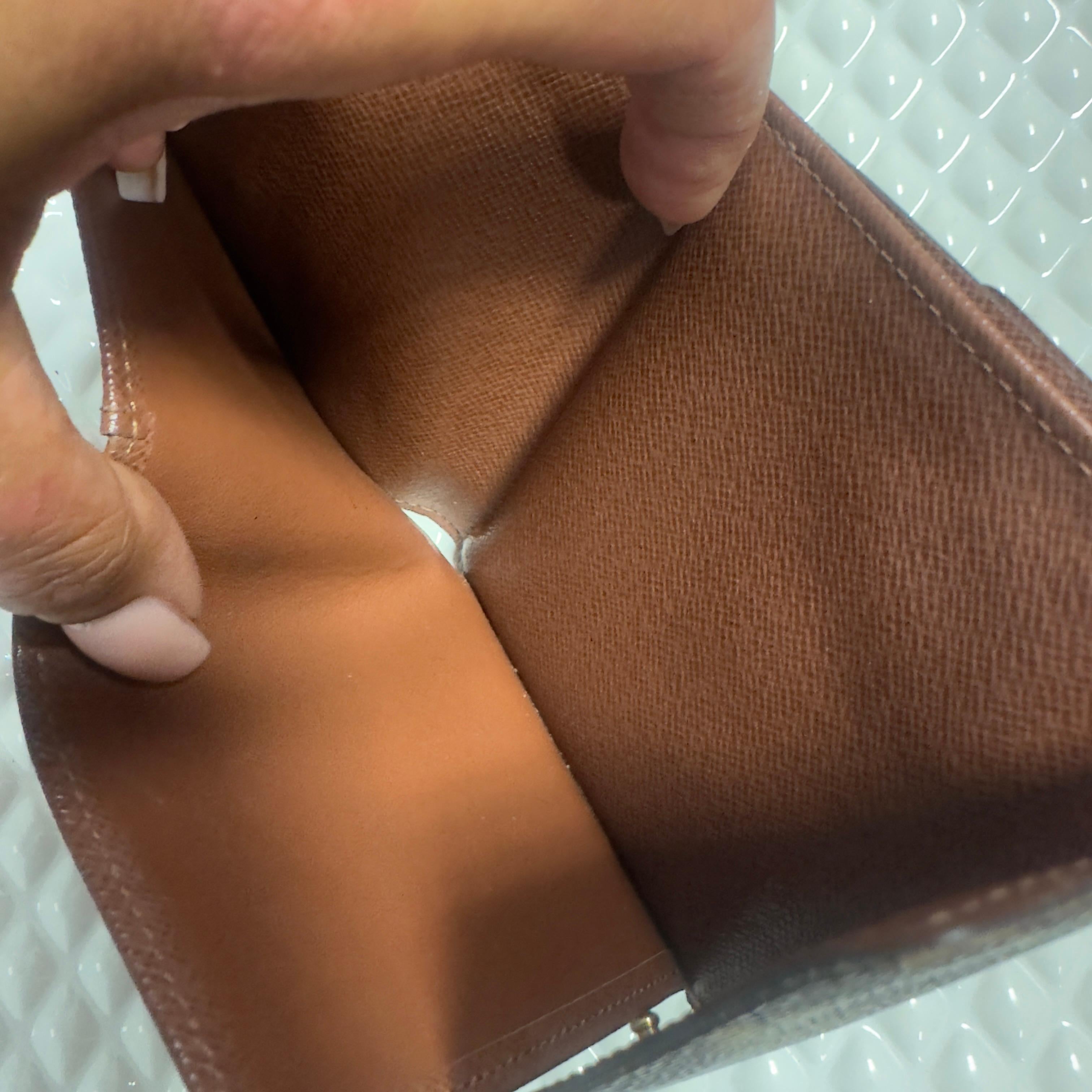 Portafoglio Louis Vuitton Monogram in Tela Coated – Anni 2000 in vendita 7