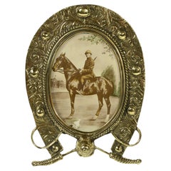 Cadre photo de table victorien en laiton en forme de fer à cheval