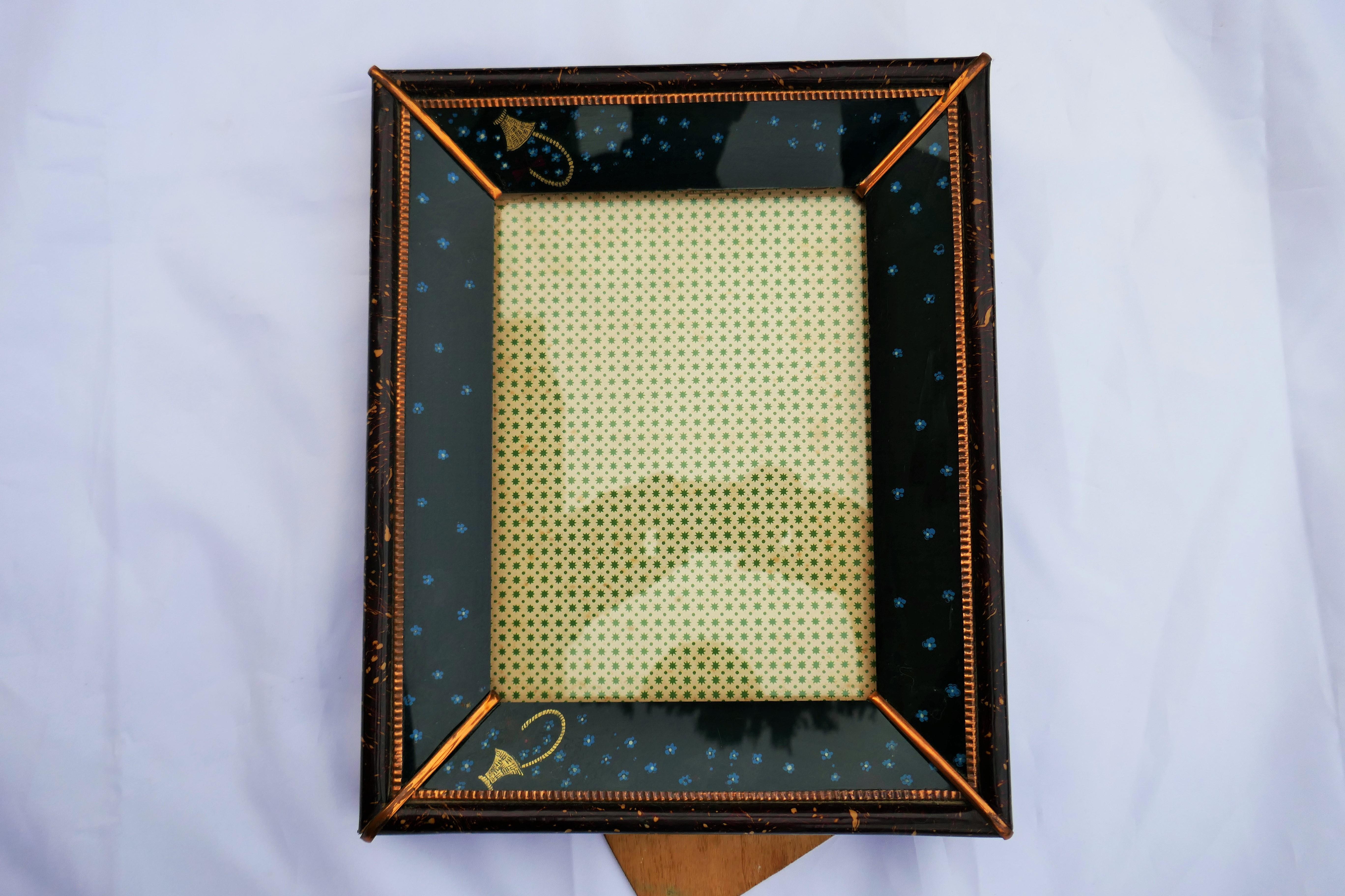 Wood and glass photo frame - possible Art Deco For Sale 4