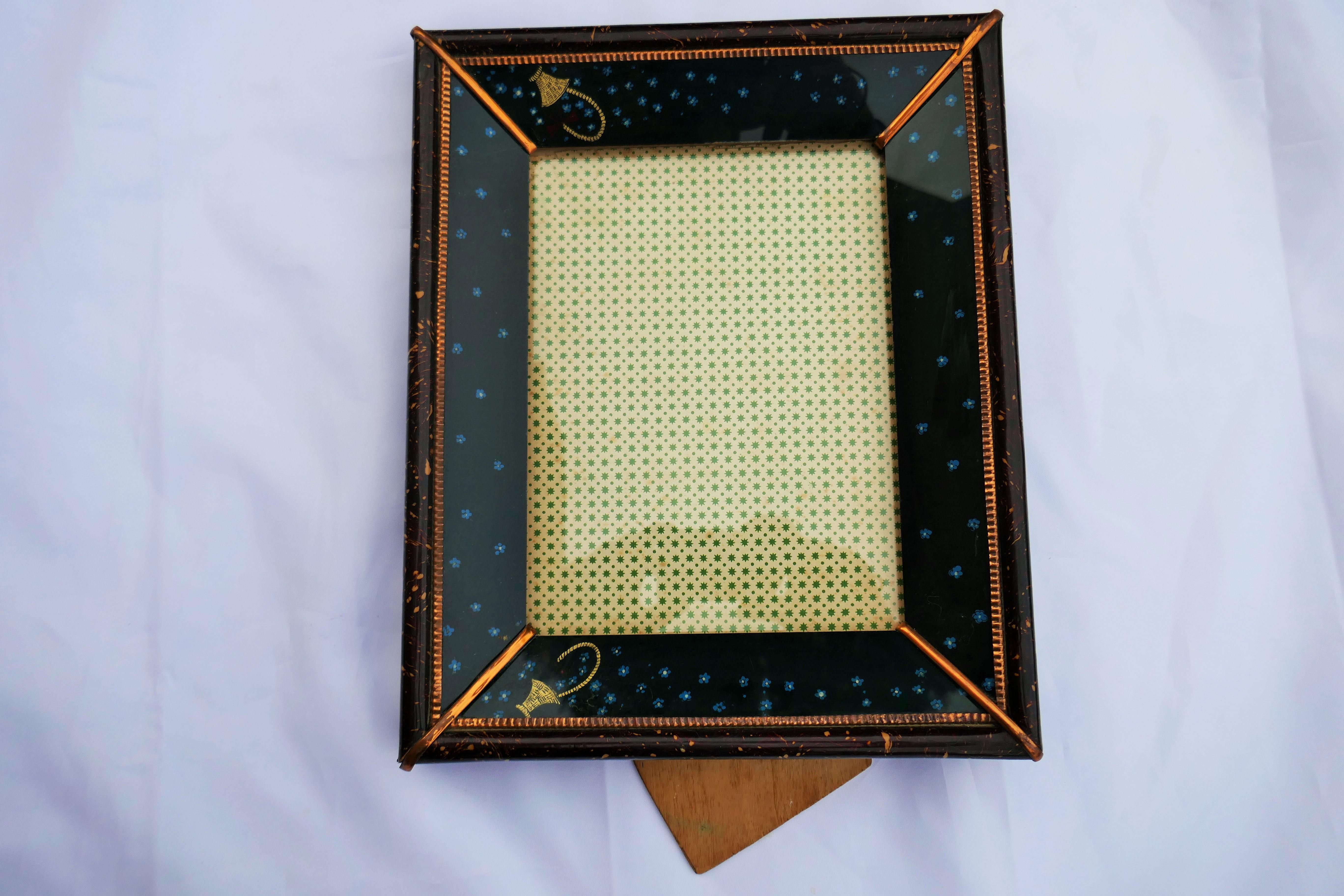 Wood and glass photo frame - possible Art Deco For Sale 5