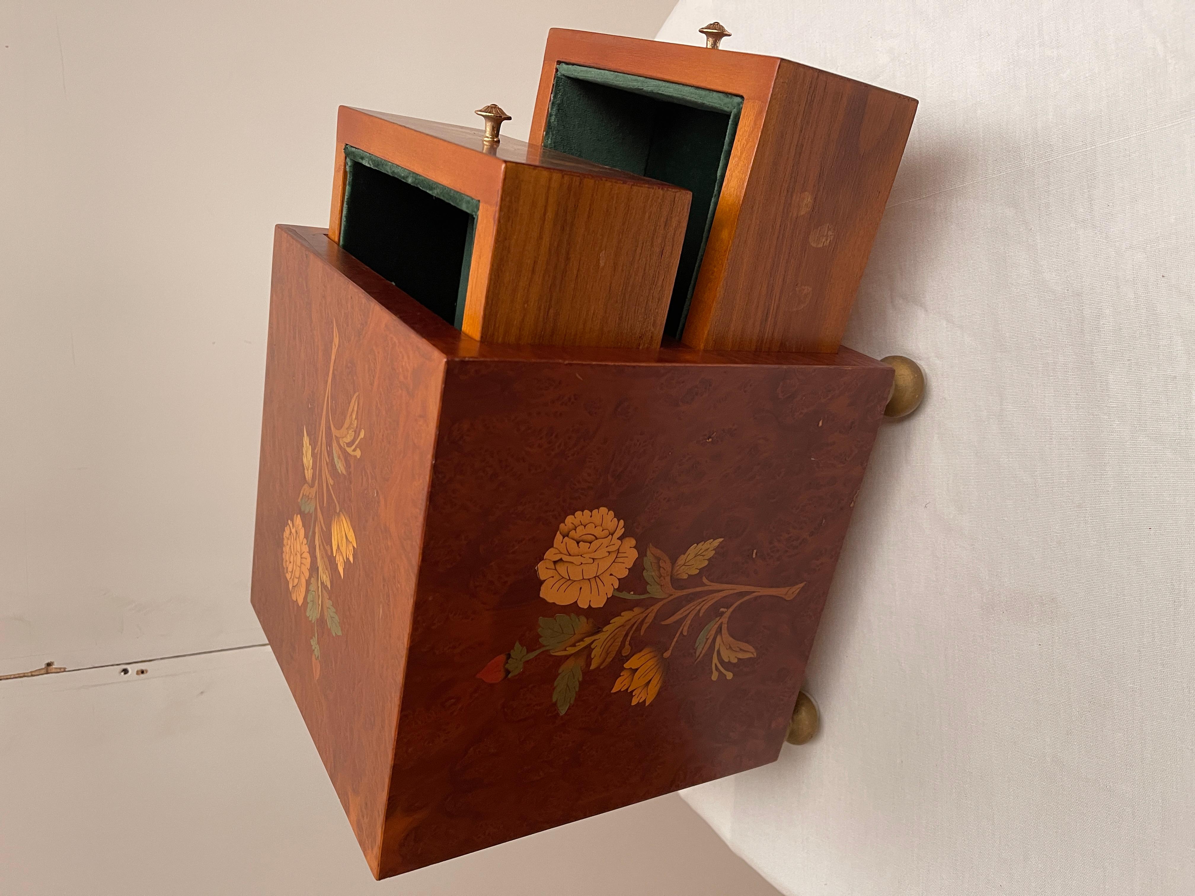 Carved wooden jewelry box stylus classic Italian 1990s For Sale 1