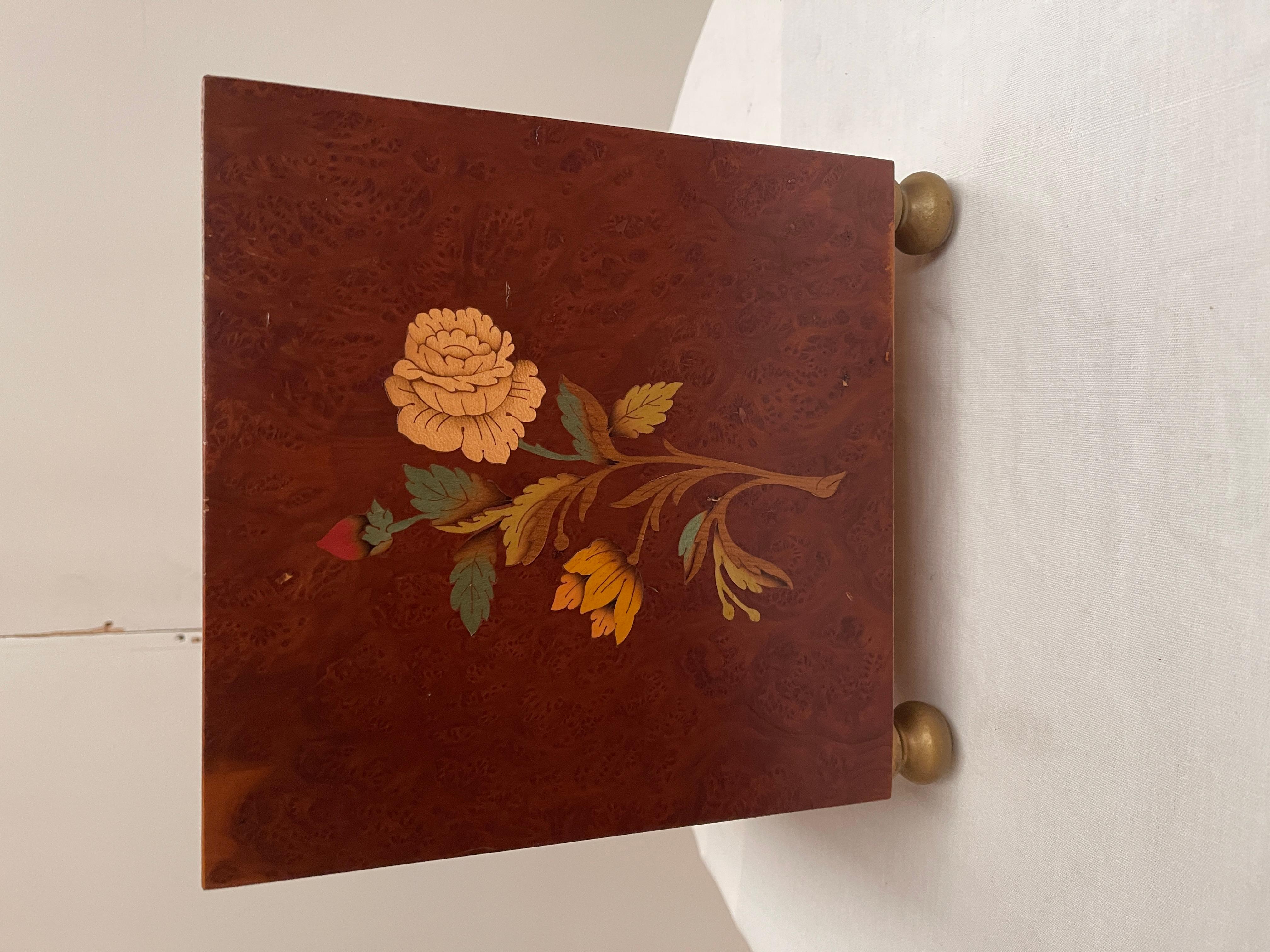 Carved wooden jewelry box stylus classic Italian 1990s For Sale 2