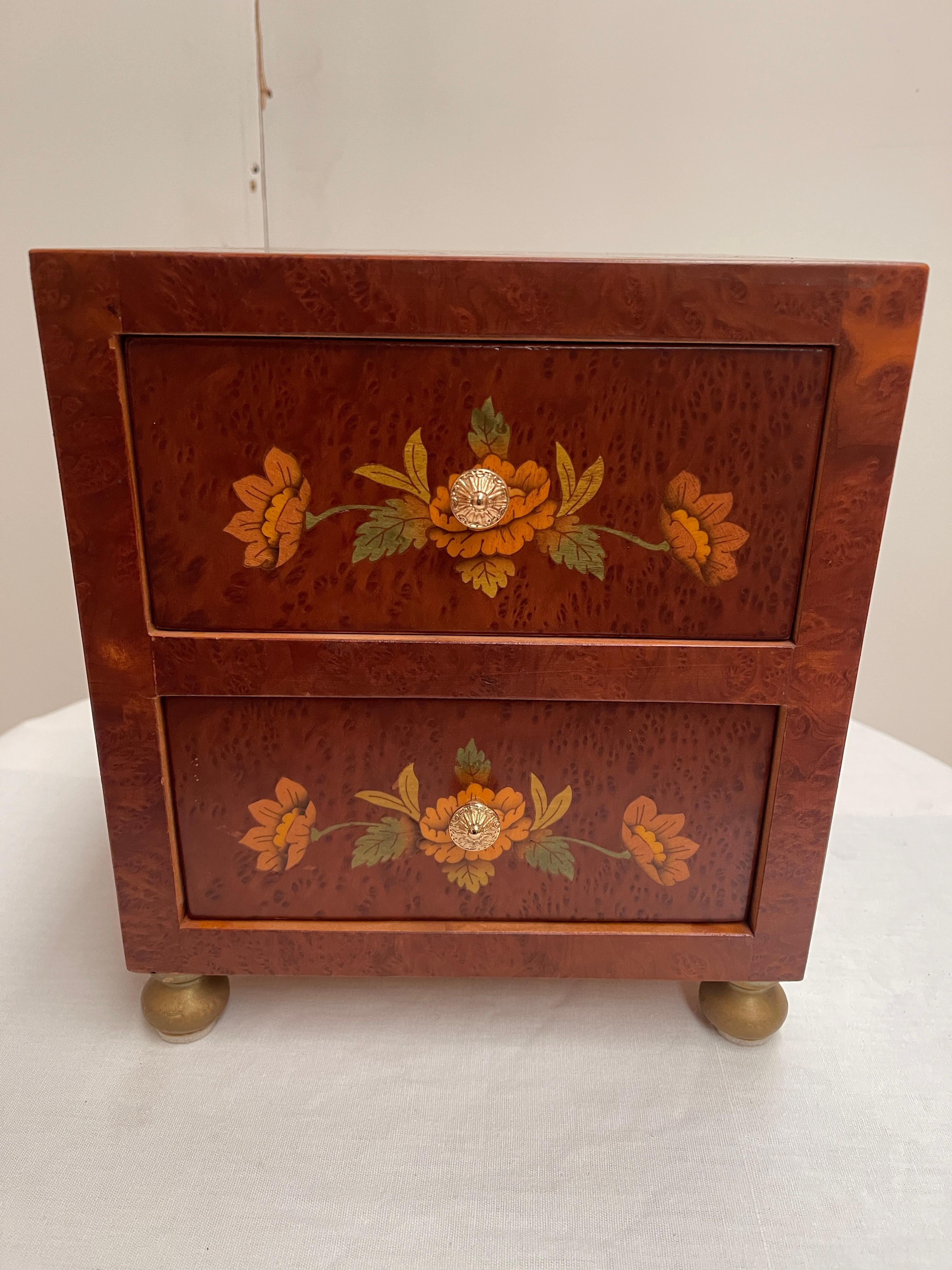 Carved wooden jewelry box stylus classic Italian 1990s For Sale 3