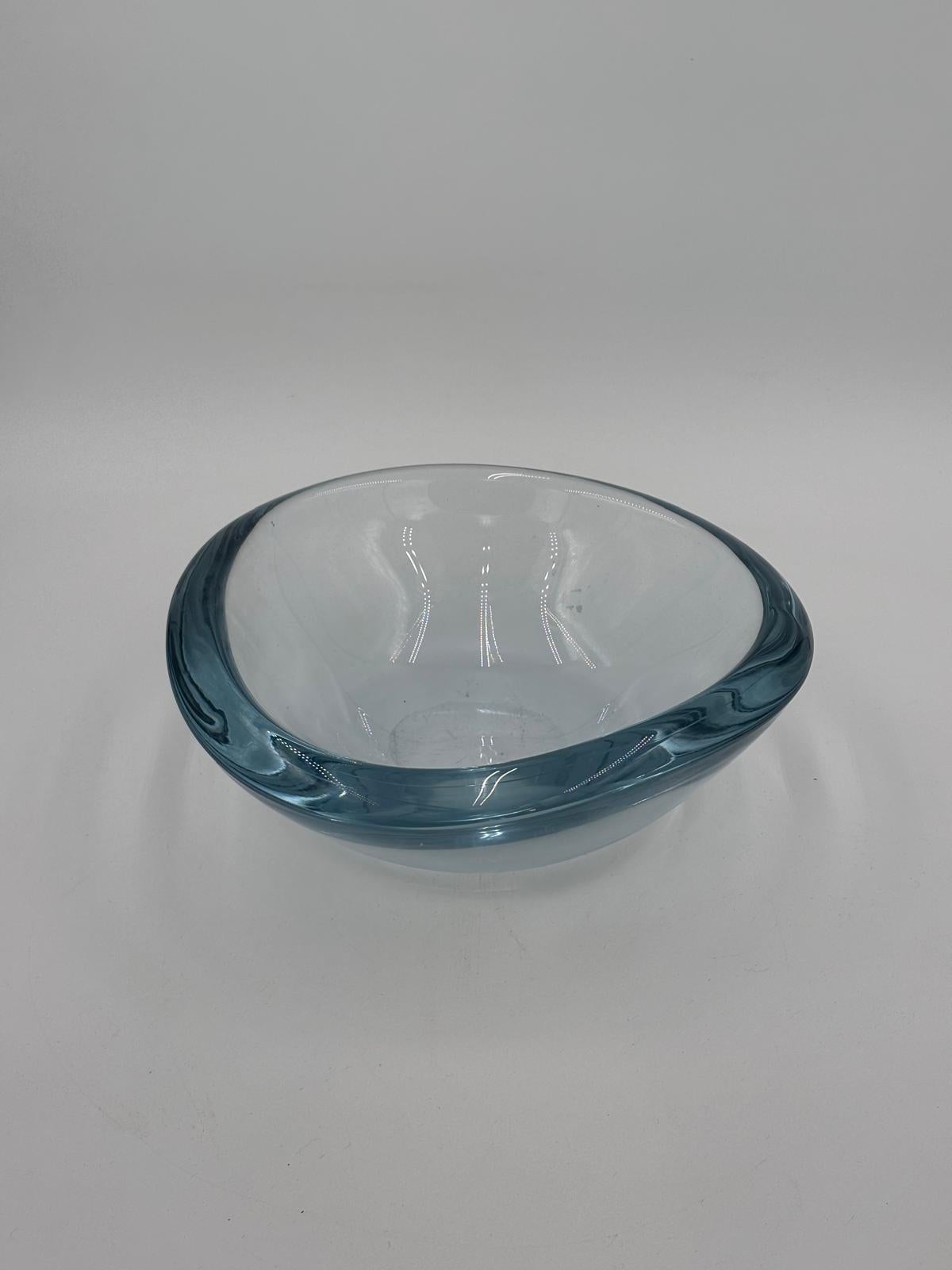 The item is in good conservative condition, no major cosmetic or structural defects to report, just slight and obvious signs of time due to use and age . (Please see photos)  
Signed to the base. Year 1976, from Sweden.  
Diameter 27 cm