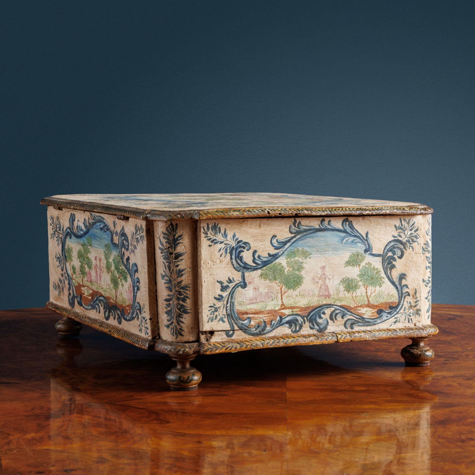 Lacquered jewelry box. Venice, last quarter of the 18th cent. In Fair Condition For Sale In Milano, IT