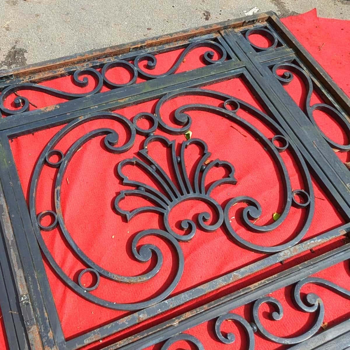 Wrought iron gates Francés en venta