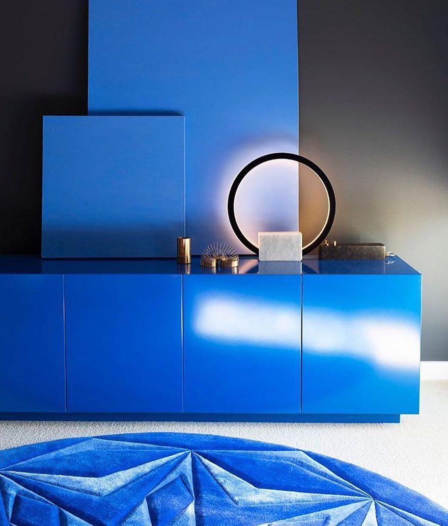Lámpara de mesa Circle de mármol blanco natural y latón de Christopher Boots Siglo XXI y contemporáneo en venta