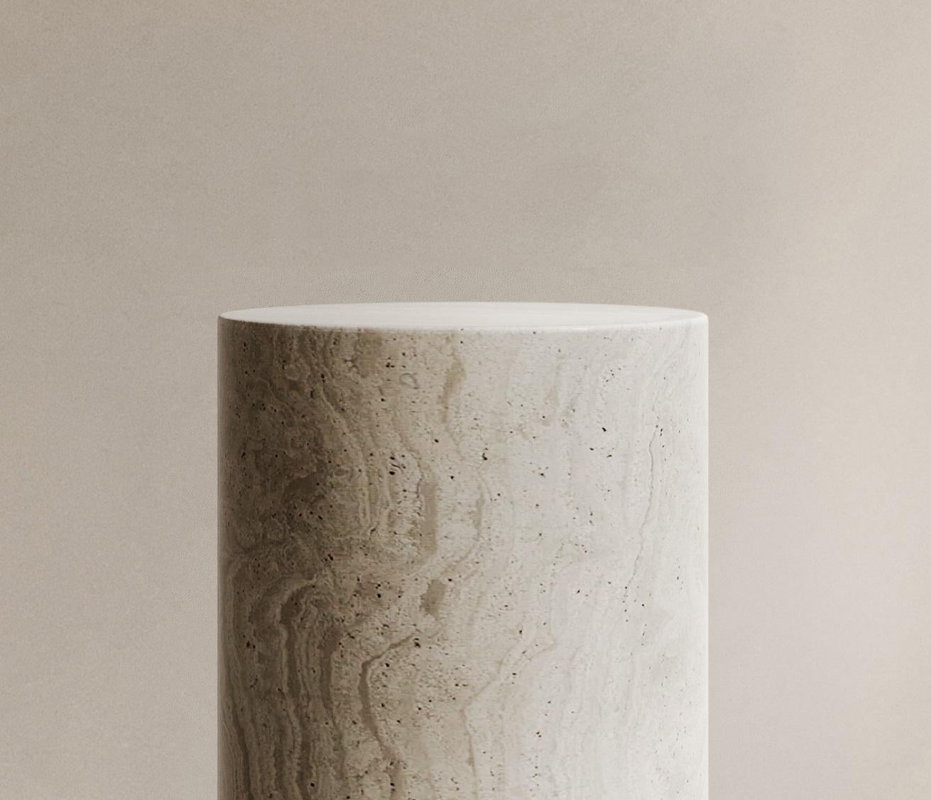 Moderno Piedistallo Portal in travertino Navona di Paloma Editions in vendita