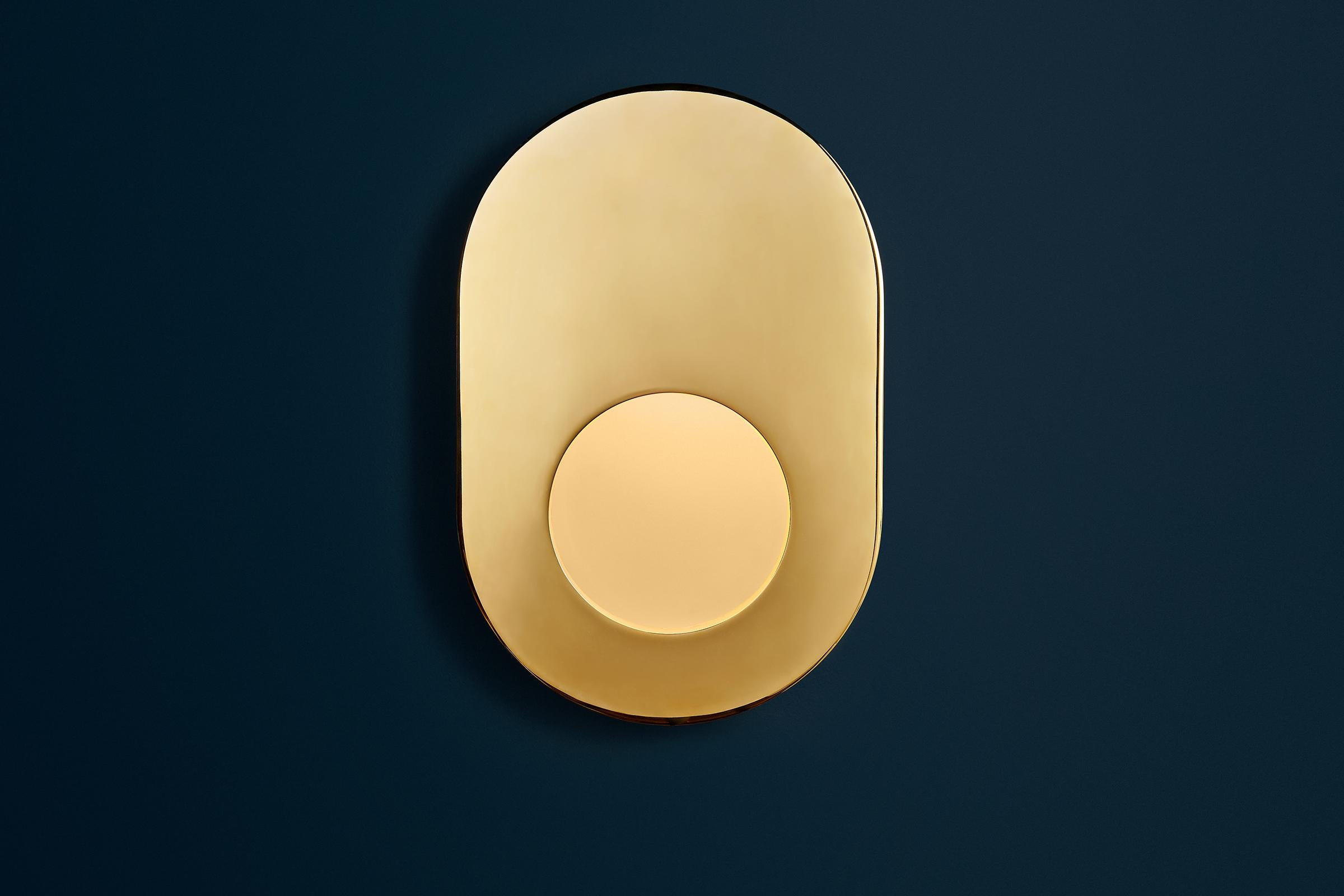 Konekt Portal Sconce Oval in Antique Brass In New Condition For Sale In New York, NY