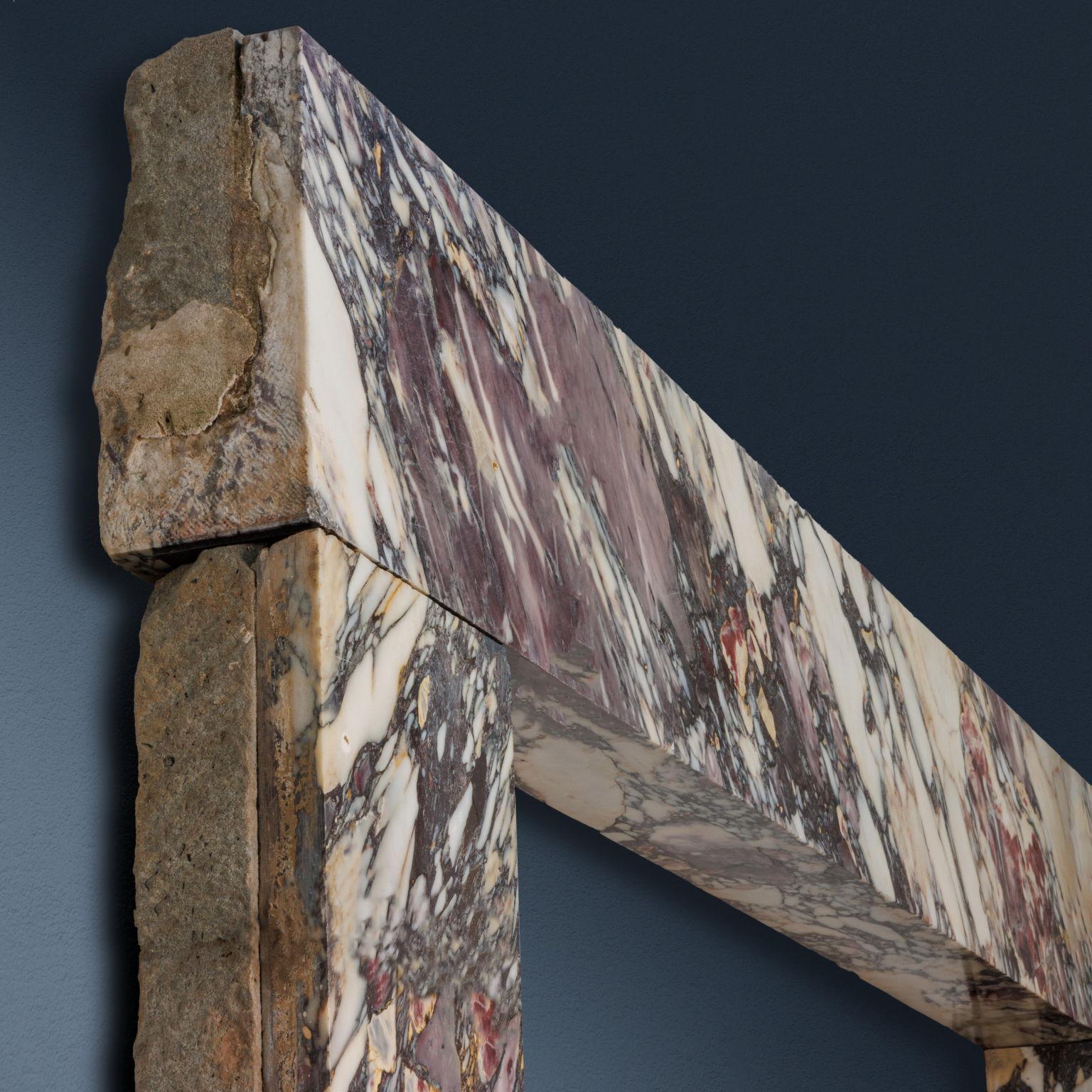 Portal en Breccia Medicea Florencia Último cuarto siglo XVI ca. en Bastante bueno estado para la venta en Milano, IT
