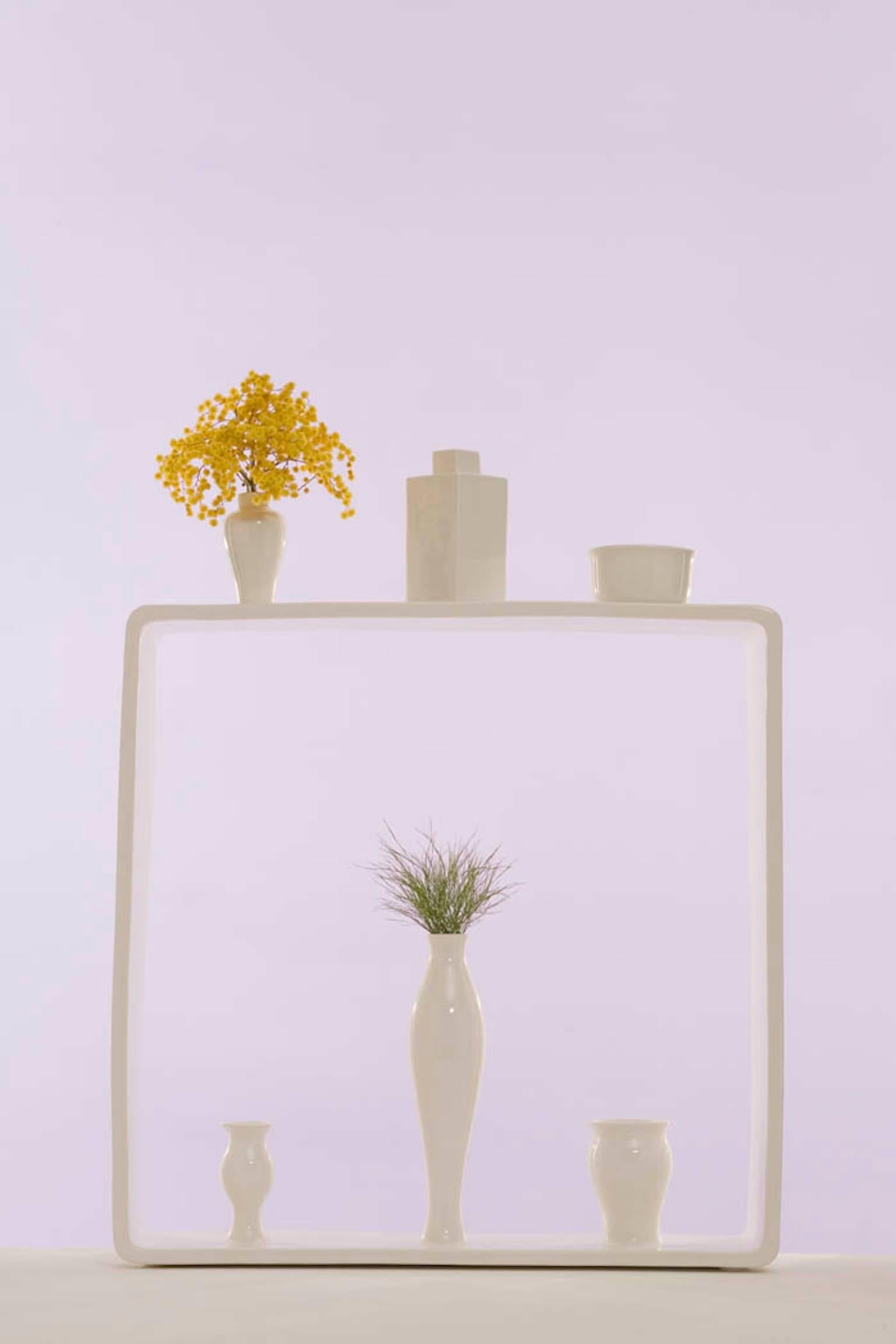 Diese elegante Vase Modell 8 der Portali Collection wurde von dem berühmten italienischen Designer und Architekten Andrea Branzi im Jahr 2007 entworfen und von Superego Editions hergestellt. Limitierte Auflage von 50 Stück. Signiert und