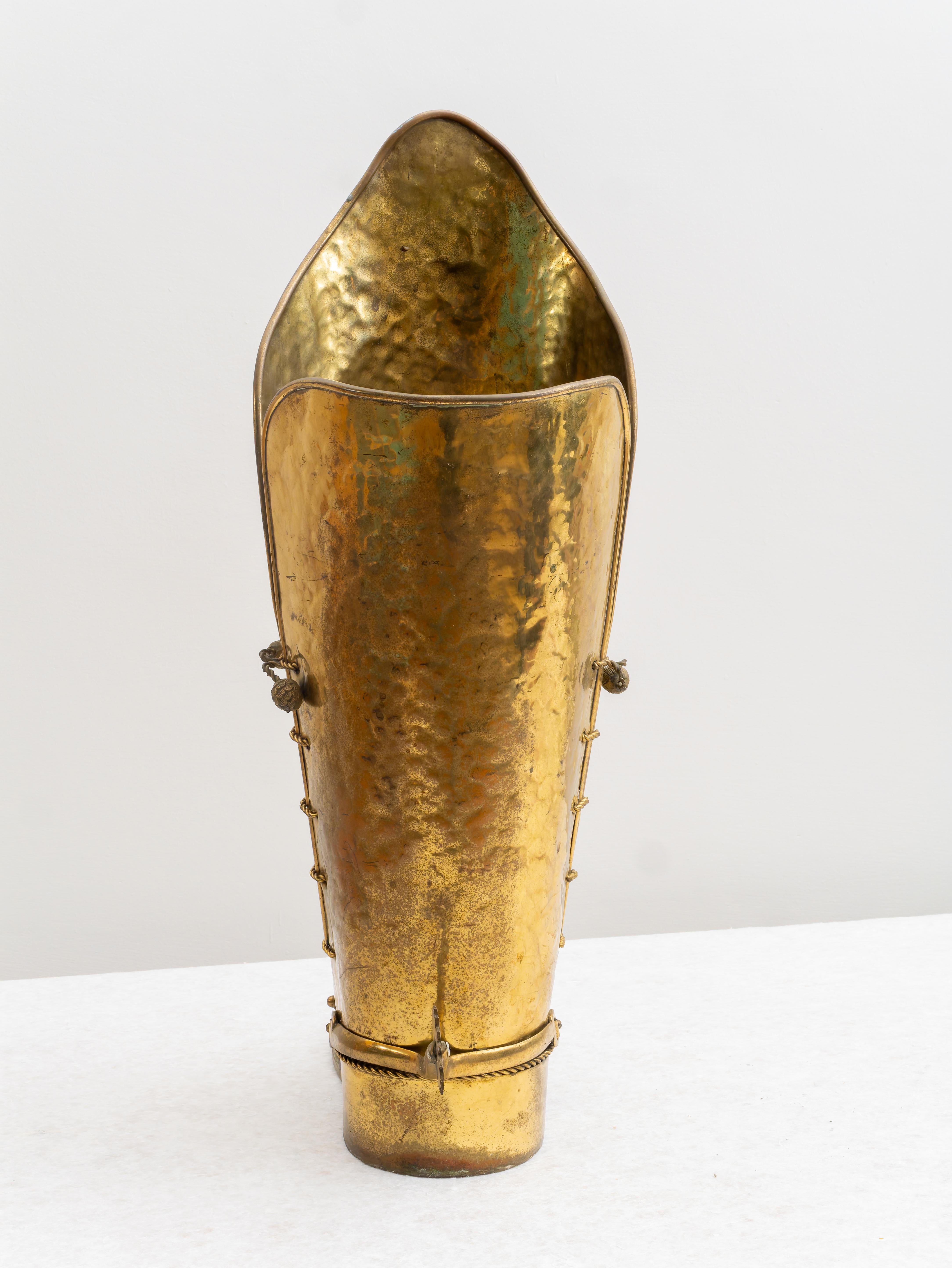 French Portaombrelli a Stivale realizzato a mano, in rame e ottone lucido, 1920 circa in vendita