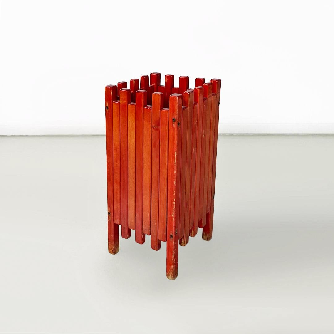 Red-painted wooden umbrella stand with geometric tower shape design, square base, with supporting bottom also made of wood.
Designed by Ettore Sottsass and manufactured by Poltronova, Italy, in 1961.
Good overall condition.
Measurements in cm