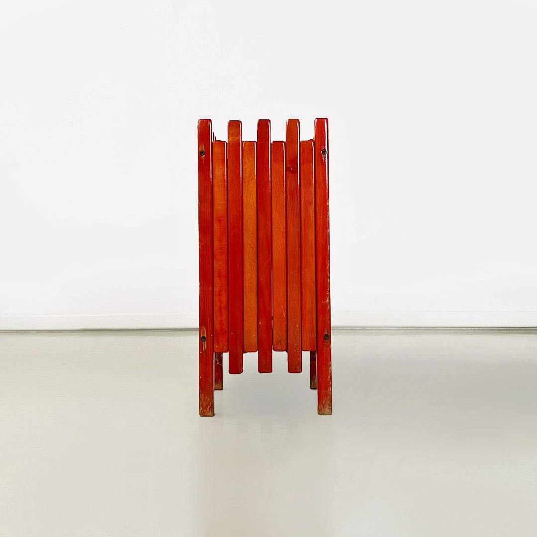 Wooden umbrella stand, Italian, by Ettore Sottsass for Poltronova, ca. 1950. In Good Condition For Sale In MIlano, IT