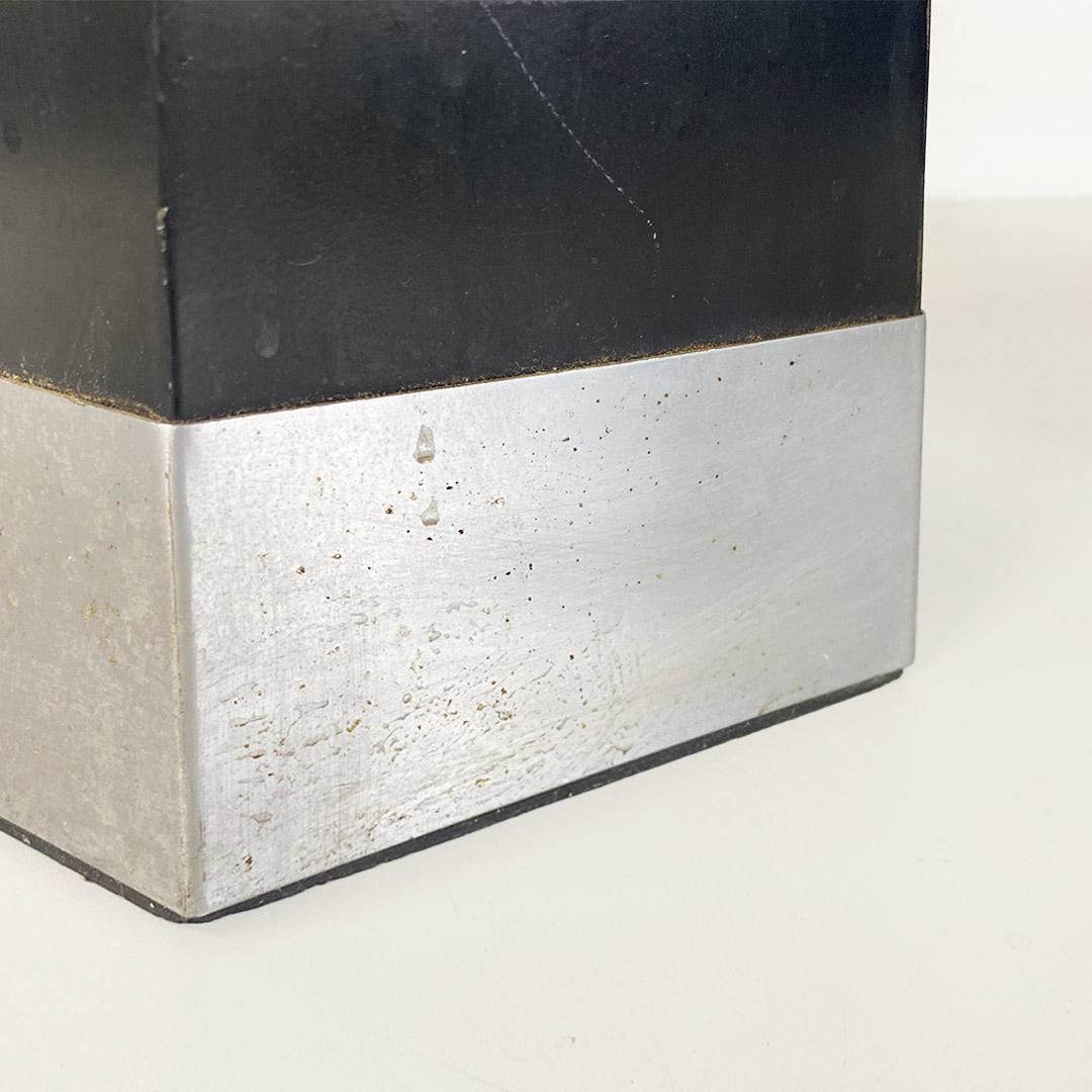 Schwarzer satinierter Metallschirmständer mit Stahlkante, 1960er Jahre im Angebot 6