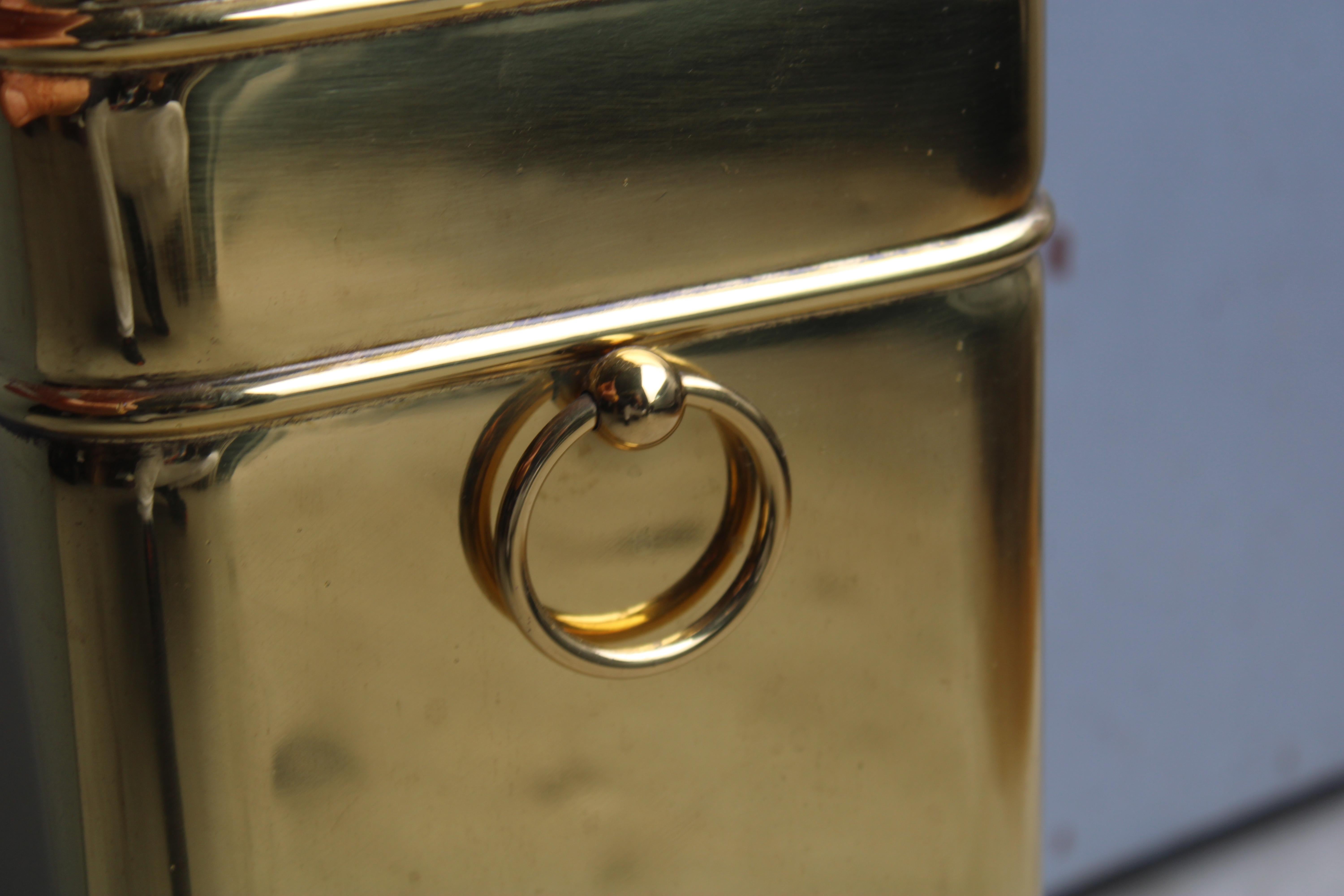 Portaombrelli in solido ottone di forma quadrata moderna con anelli Italia 1950 Bon état - En vente à Palermo, Sicily