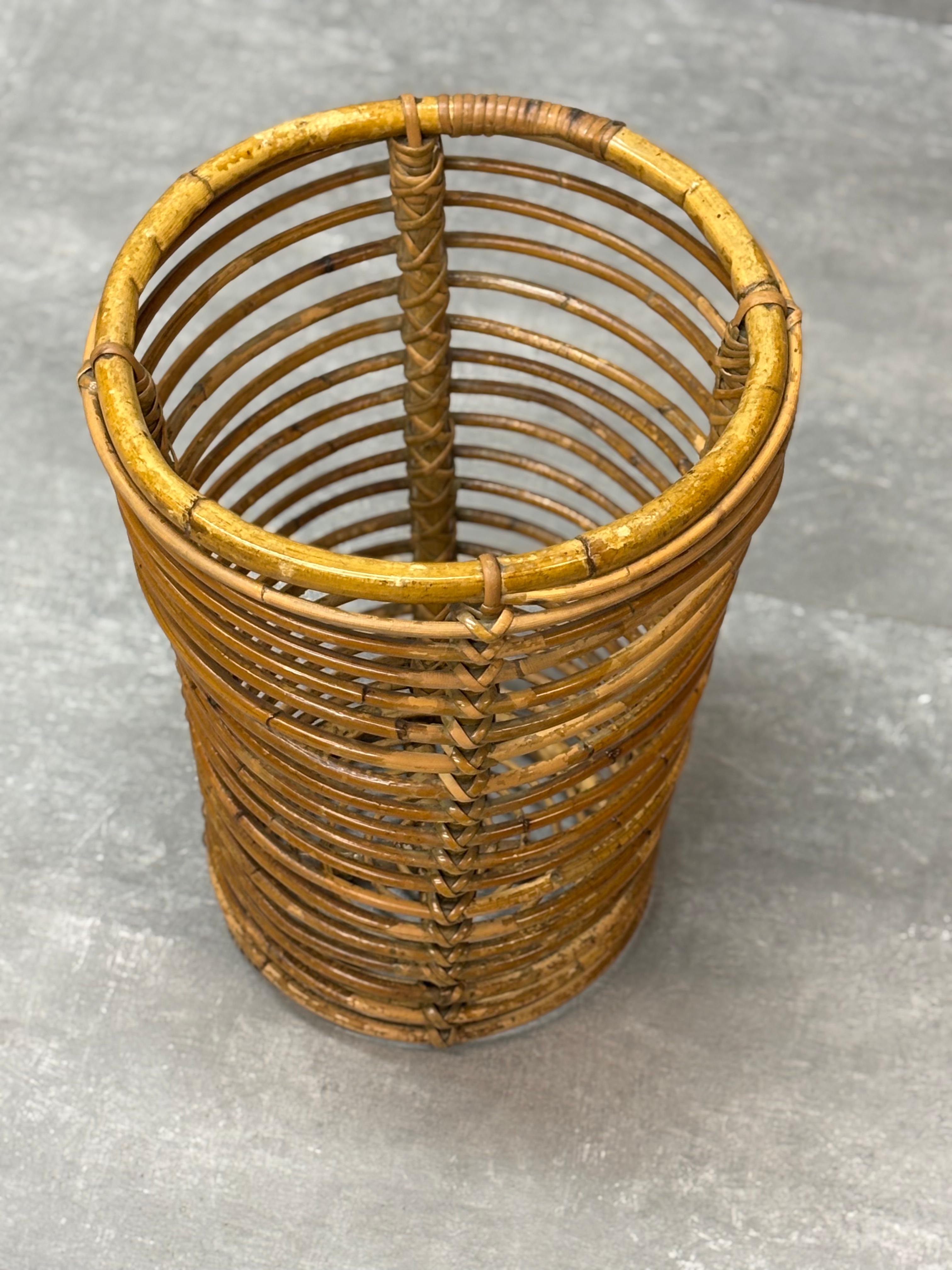 Wicker umbrella stand by Tito Agnoli for Bonacina, 1960s In Good Condition For Sale In Quarrata, IT