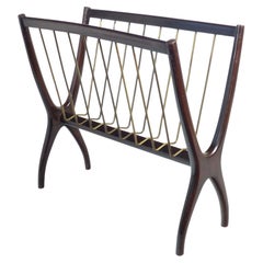 Revistero, diseño Cesare LACCA en madera y latón. Italia, años 50