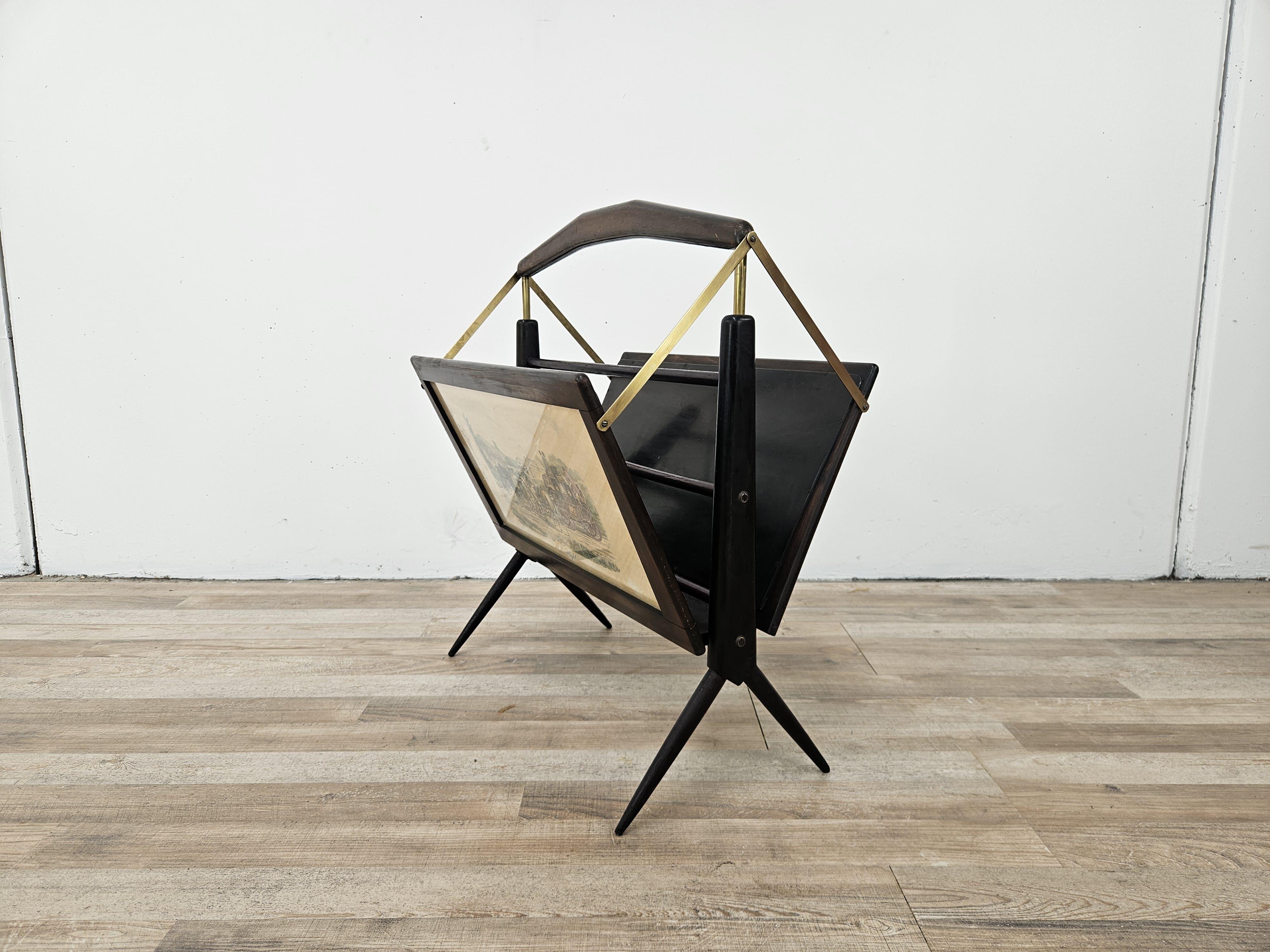 Portariviste anni '50 in legno e ottone con doppio decoro sui lati.

Design attribuito ad Ico Parisi.