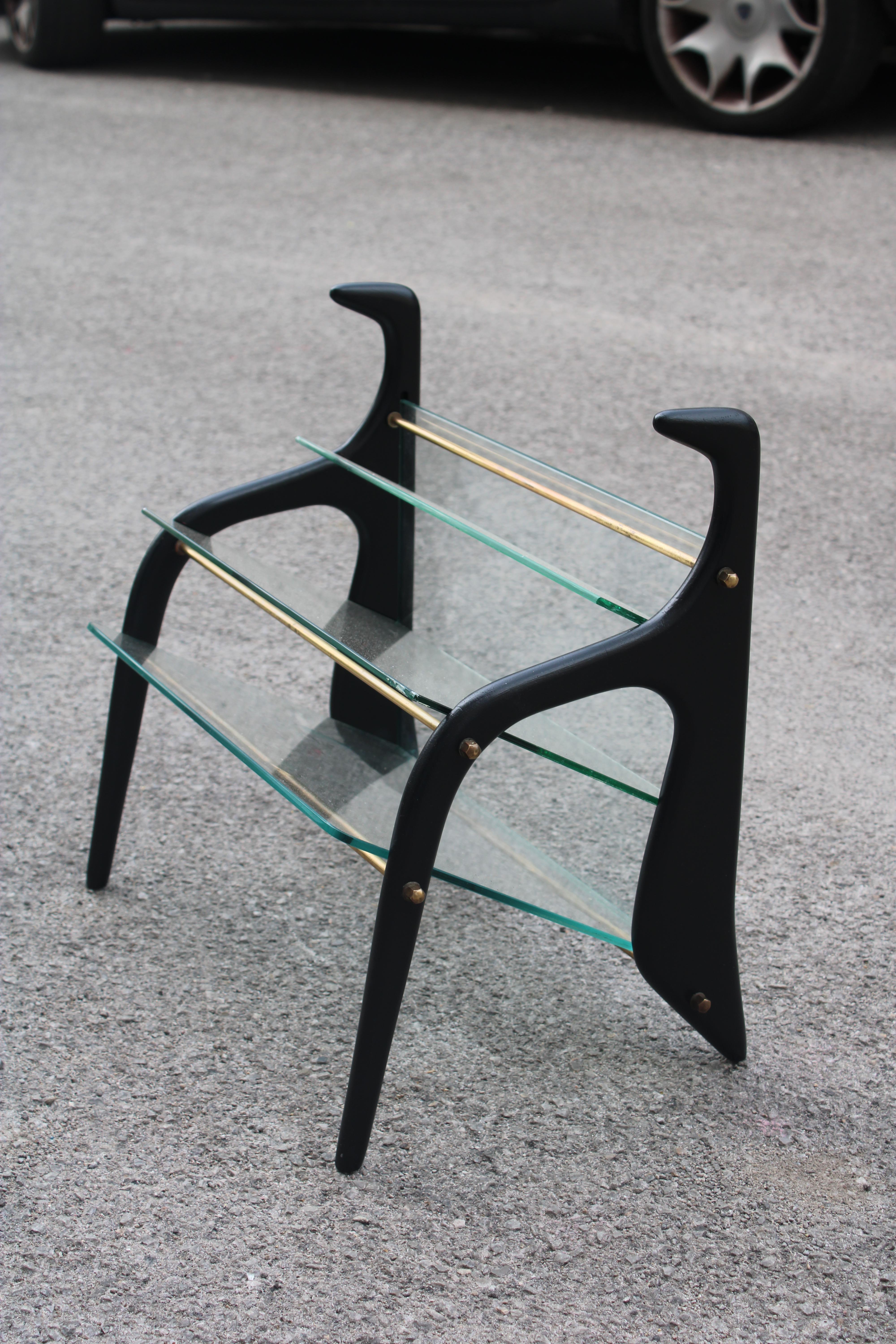 Mid-Century moderno Portariviste in legno Curvato e vetri Cesare Lacca Mid-century Italian Design in vendita